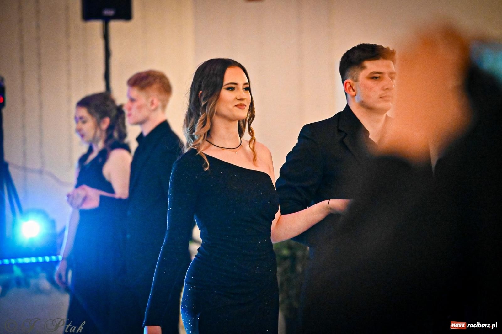 Zdjęcie w galerii na portalu naszraciborz.pl: Poloneza czas zacząć! Studniówka ZSOMS w Raciborzu [FOTO i WIDEO] wiadomości z regionu