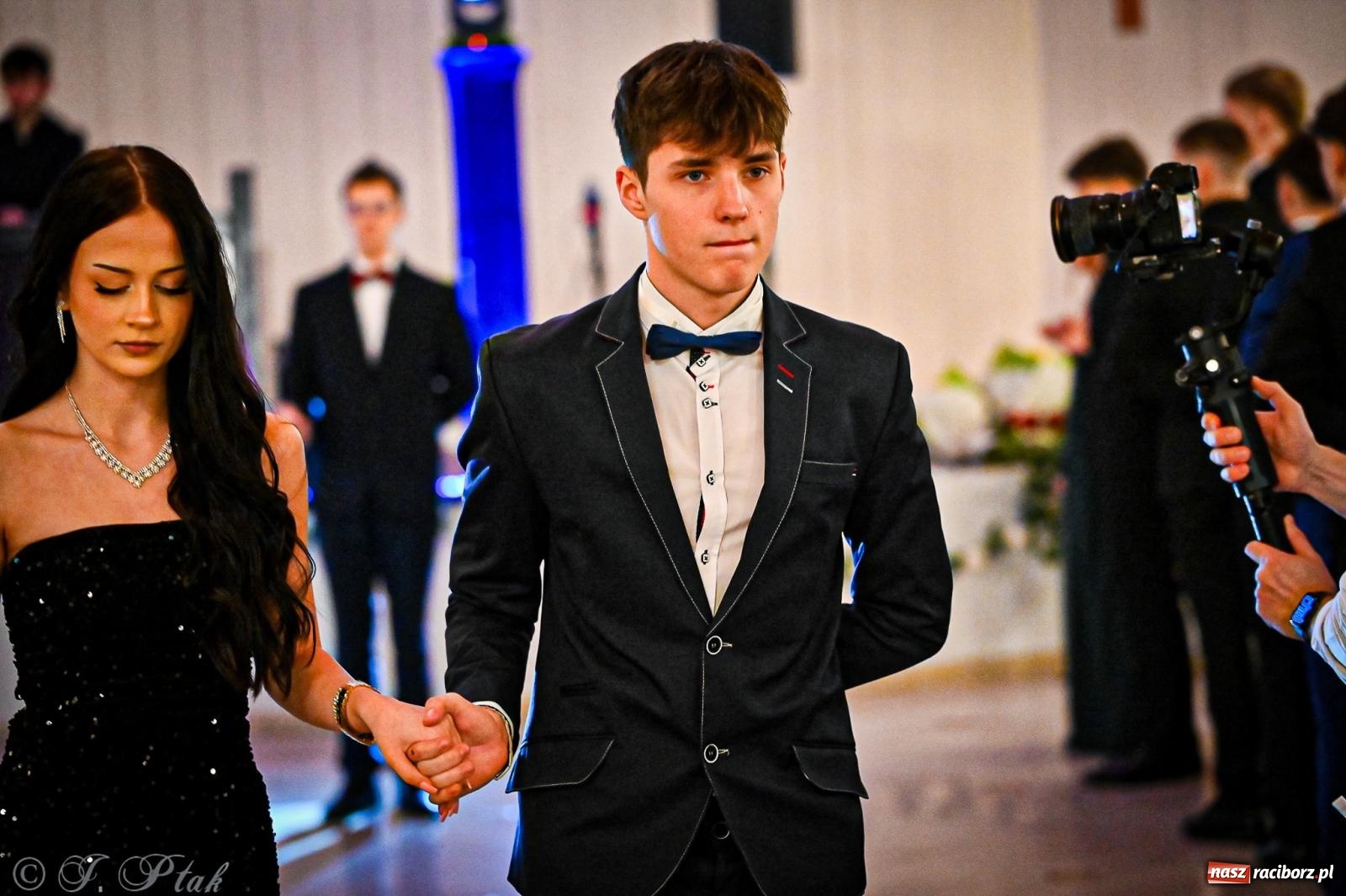 Zdjęcie w galerii na portalu naszraciborz.pl: Poloneza czas zacząć! Studniówka ZSOMS w Raciborzu [FOTO i WIDEO] wiadomości z regionu