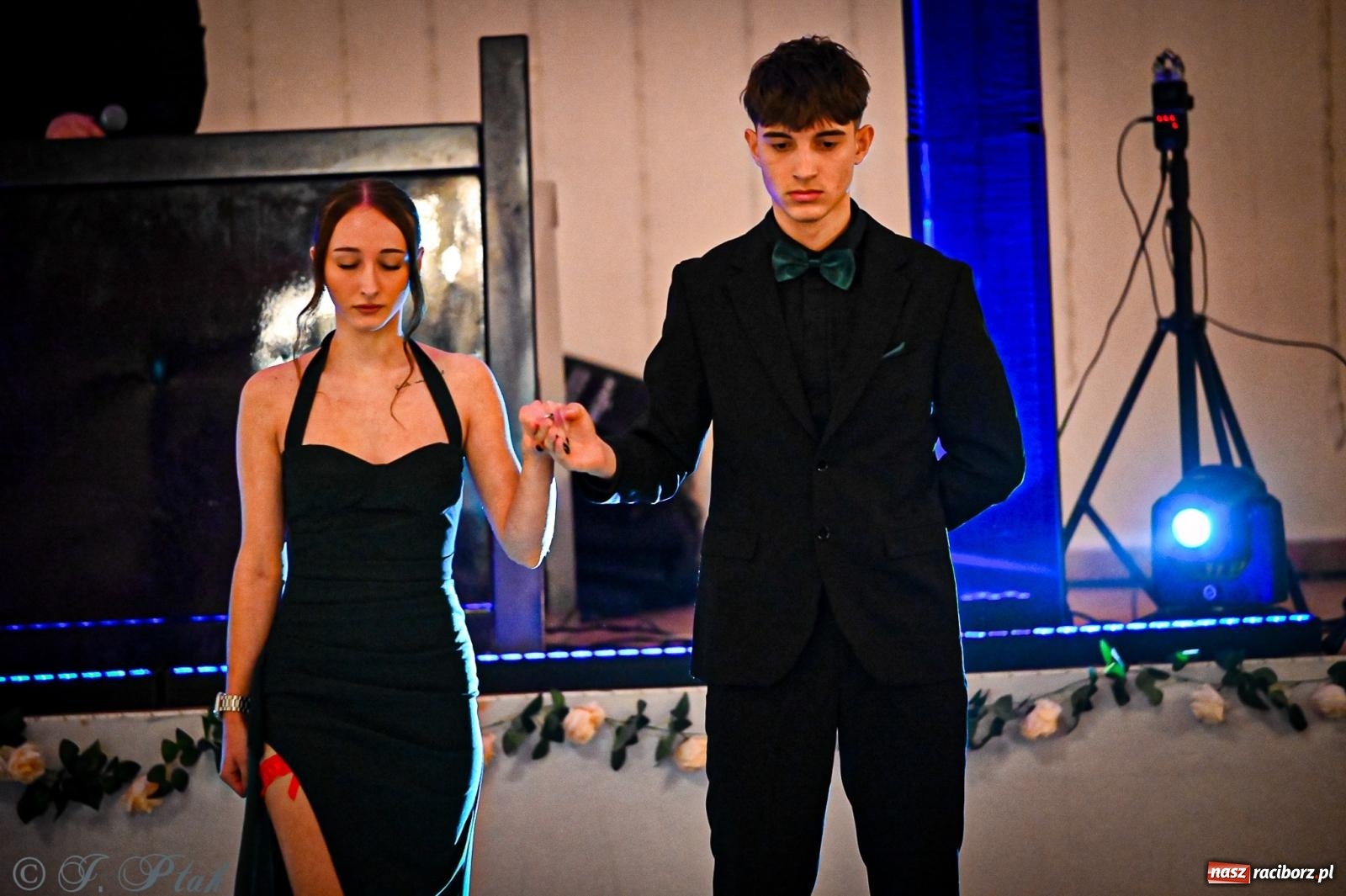 Zdjęcie w galerii na portalu naszraciborz.pl: Poloneza czas zacząć! Studniówka ZSOMS w Raciborzu [FOTO i WIDEO] wiadomości z regionu