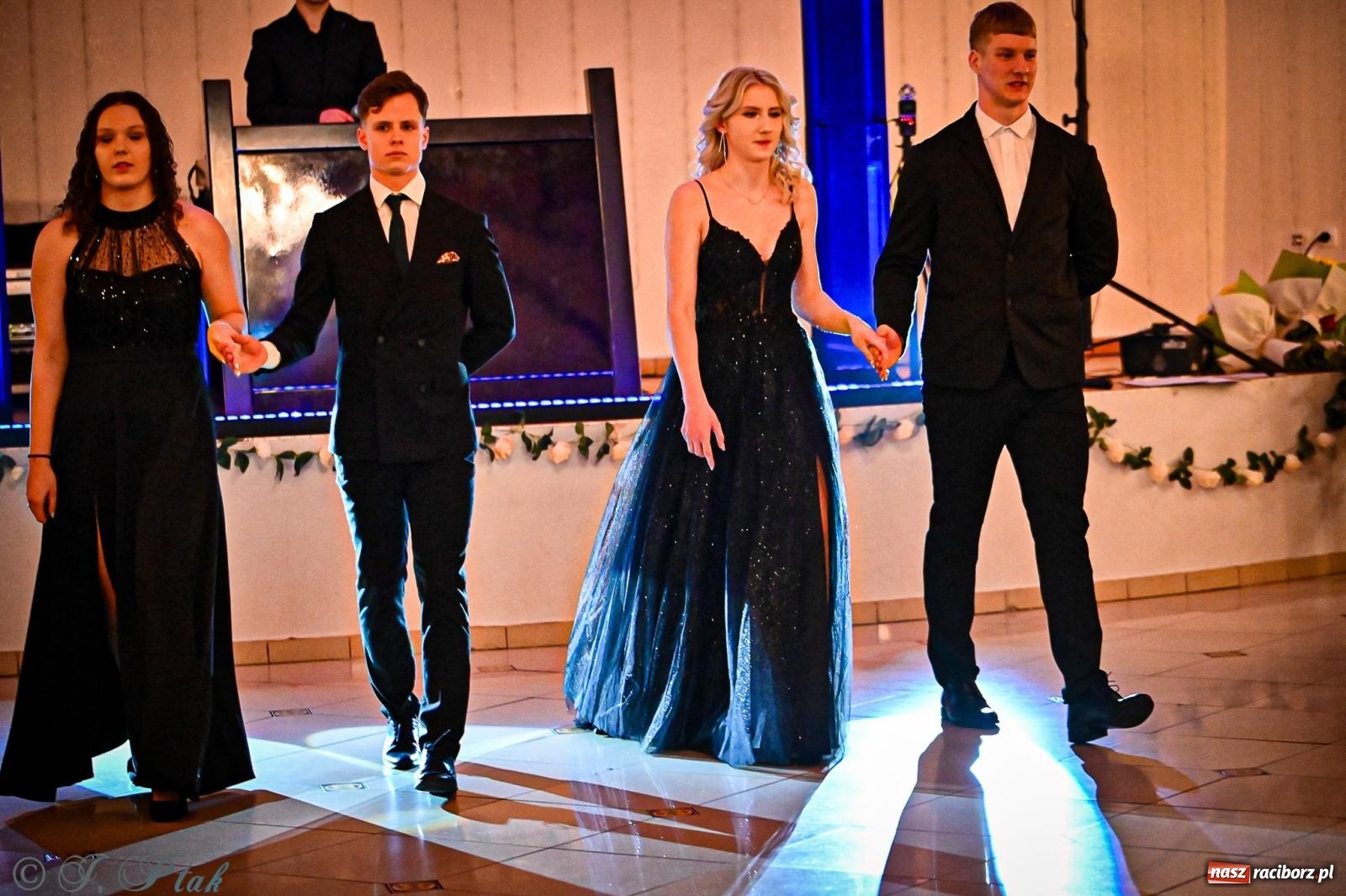 Zdjęcie w galerii na portalu naszraciborz.pl: Poloneza czas zacząć! Studniówka ZSOMS w Raciborzu [FOTO i WIDEO] wiadomości z regionu