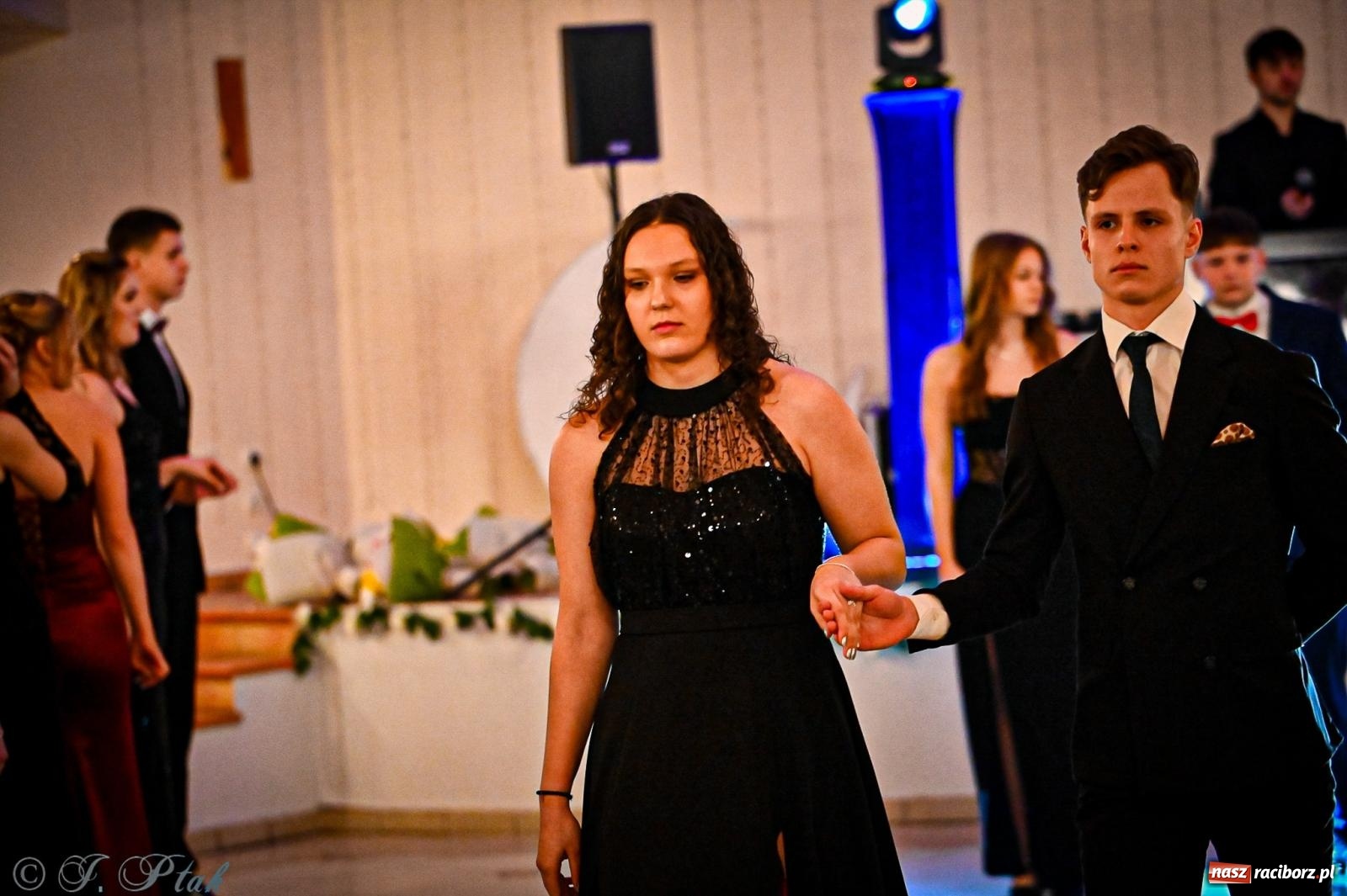 Zdjęcie w galerii na portalu naszraciborz.pl: Poloneza czas zacząć! Studniówka ZSOMS w Raciborzu [FOTO i WIDEO] wiadomości z regionu