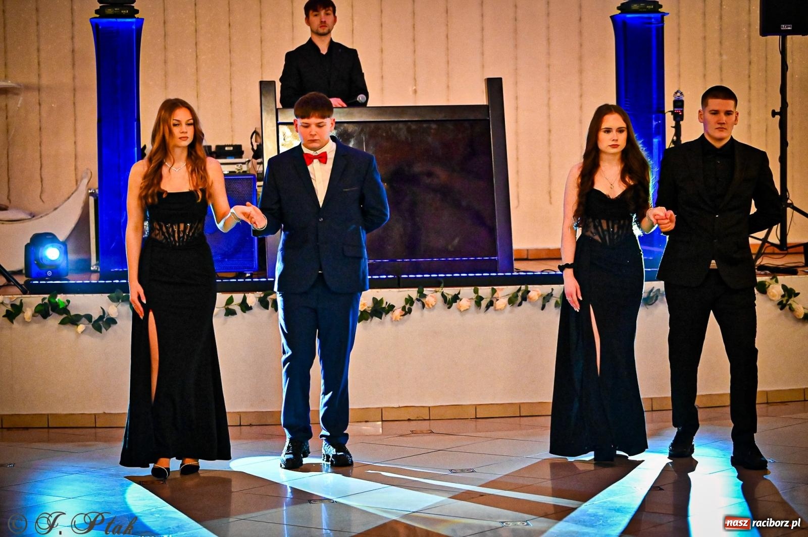 Zdjęcie w galerii na portalu naszraciborz.pl: Poloneza czas zacząć! Studniówka ZSOMS w Raciborzu [FOTO i WIDEO] wiadomości z regionu