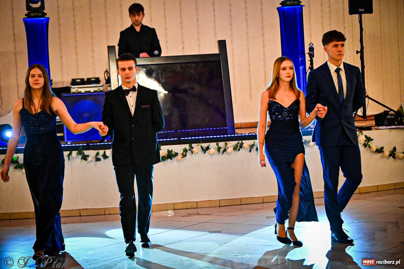 Zdjęcie w galerii na portalu naszraciborz.pl: Poloneza czas zacząć! Studniówka ZSOMS w Raciborzu [FOTO i WIDEO] wiadomości z regionu