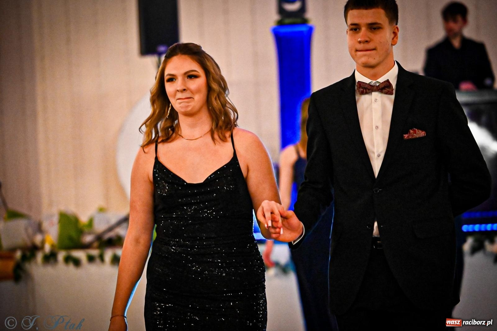 Zdjęcie w galerii na portalu naszraciborz.pl: Poloneza czas zacząć! Studniówka ZSOMS w Raciborzu [FOTO i WIDEO] wiadomości z regionu