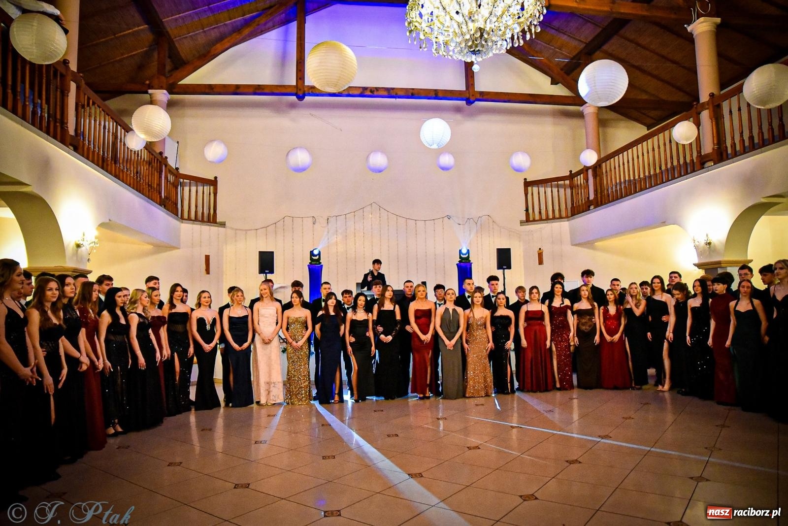 Zdjęcie w galerii na portalu naszraciborz.pl: Poloneza czas zacząć! Studniówka ZSOMS w Raciborzu [FOTO i WIDEO] wiadomości z regionu