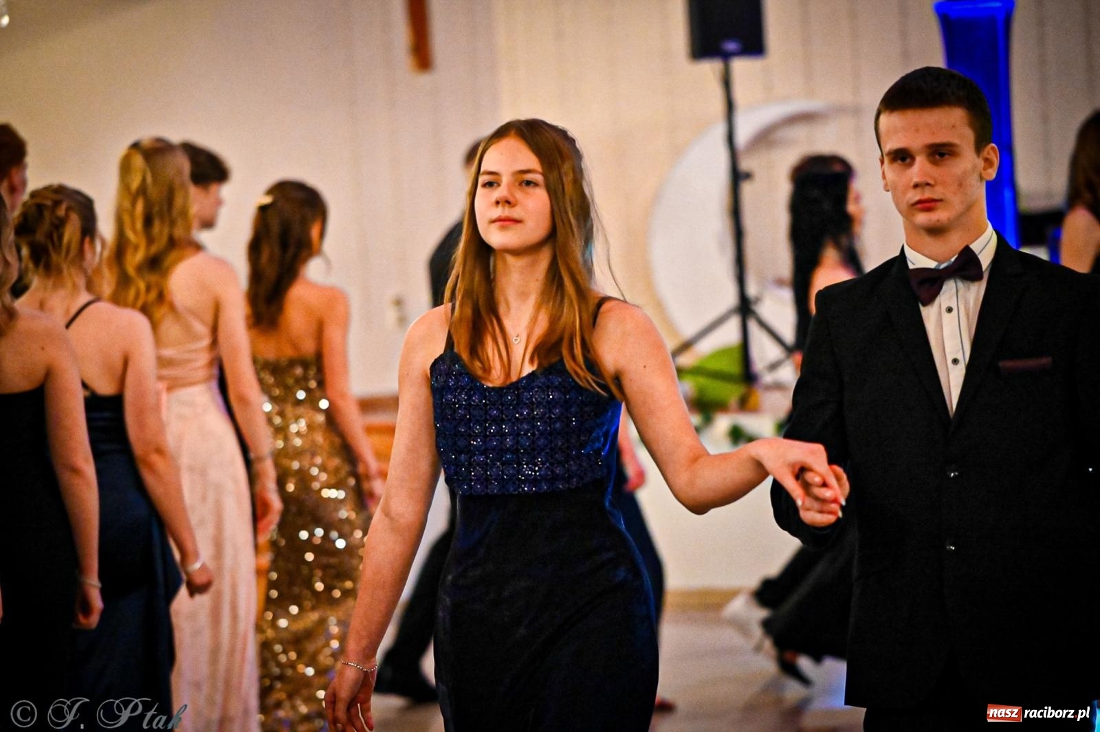 Zdjęcie w galerii na portalu naszraciborz.pl: Poloneza czas zacząć! Studniówka ZSOMS w Raciborzu [FOTO i WIDEO] wiadomości z regionu