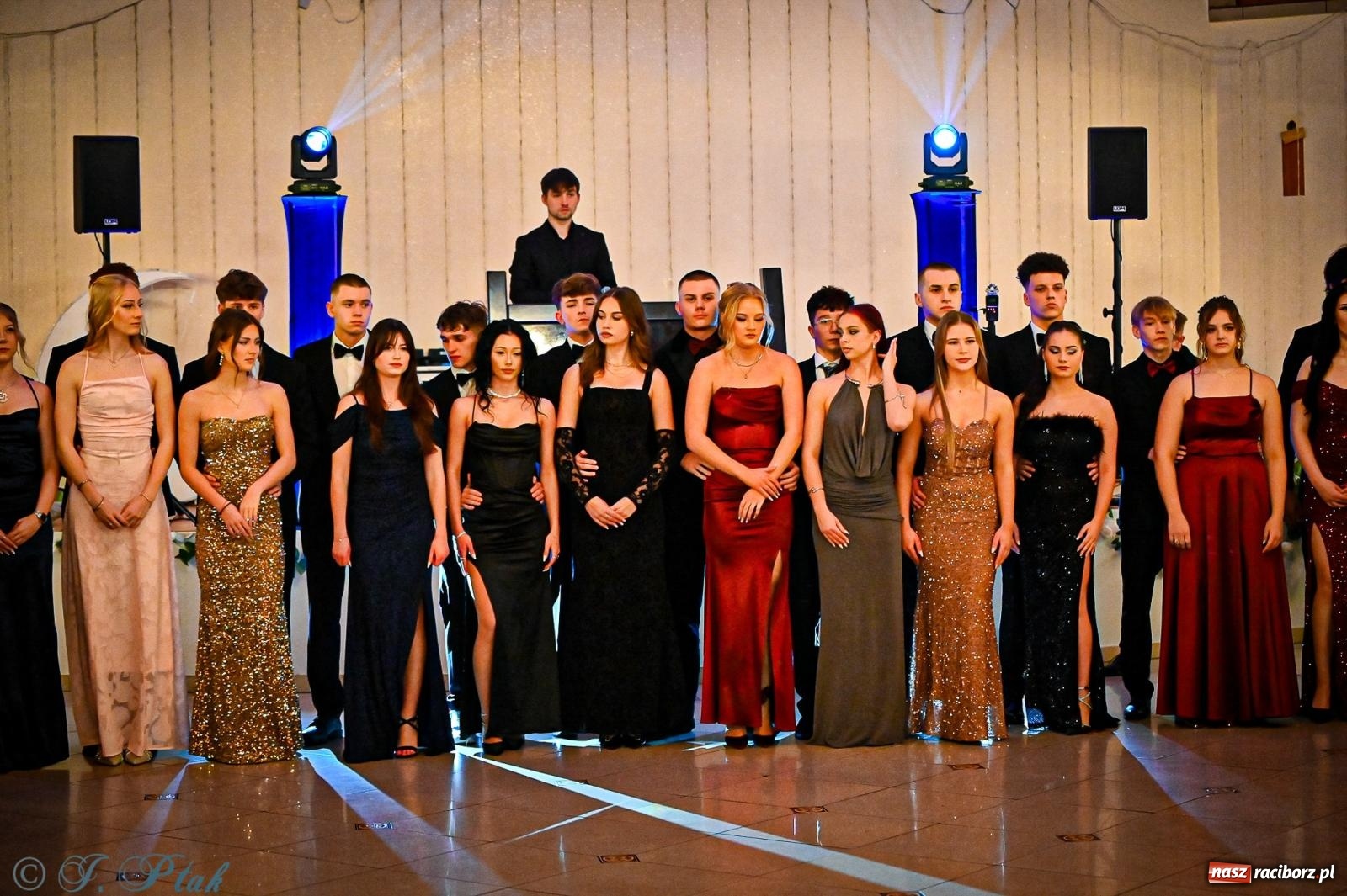 Zdjęcie w galerii na portalu naszraciborz.pl: Poloneza czas zacząć! Studniówka ZSOMS w Raciborzu [FOTO i WIDEO] wiadomości z regionu