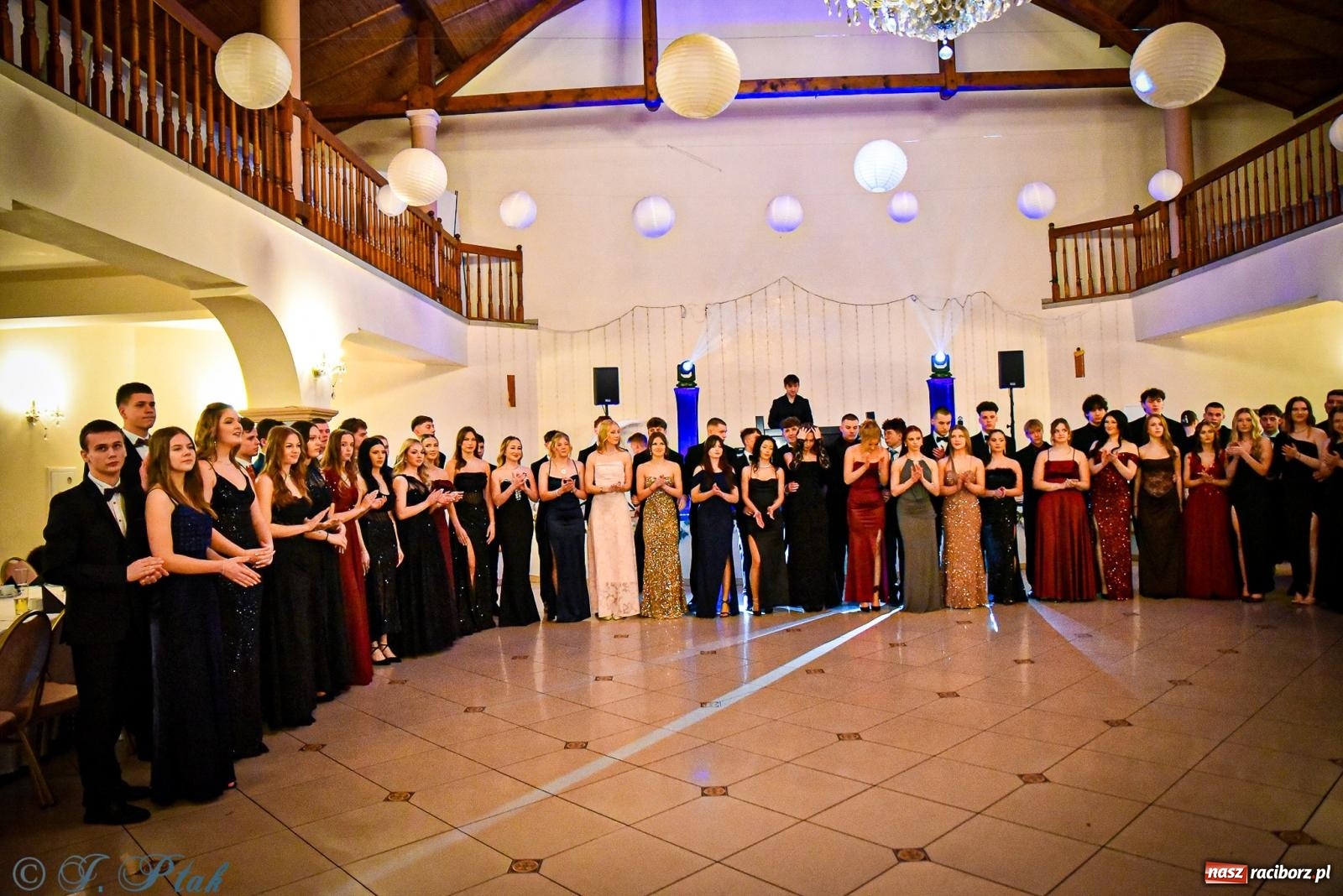 Zdjęcie w galerii na portalu naszraciborz.pl: Poloneza czas zacząć! Studniówka ZSOMS w Raciborzu [FOTO i WIDEO] wiadomości z regionu