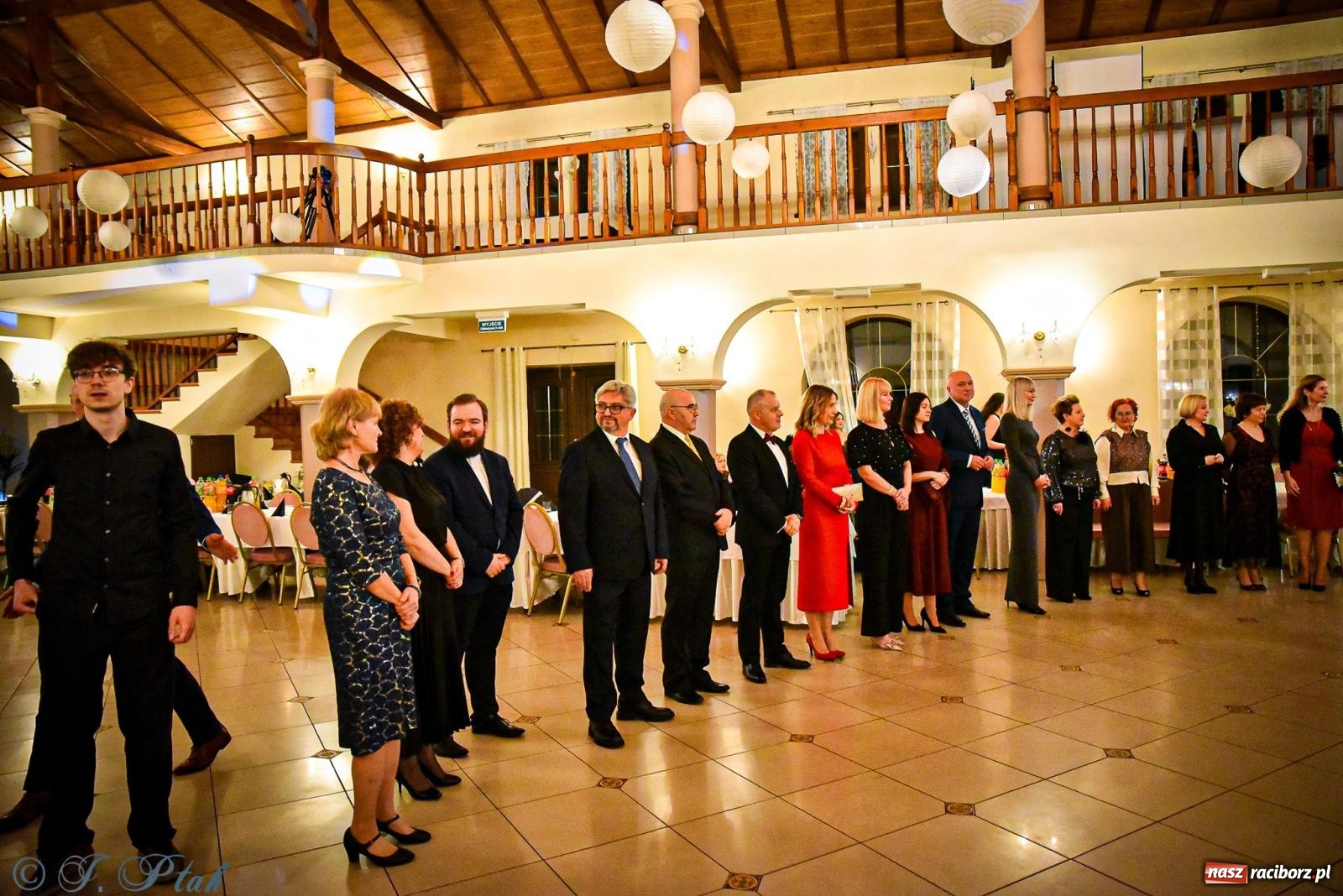 Zdjęcie w galerii na portalu naszraciborz.pl: Poloneza czas zacząć! Studniówka ZSOMS w Raciborzu [FOTO i WIDEO] wiadomości z regionu