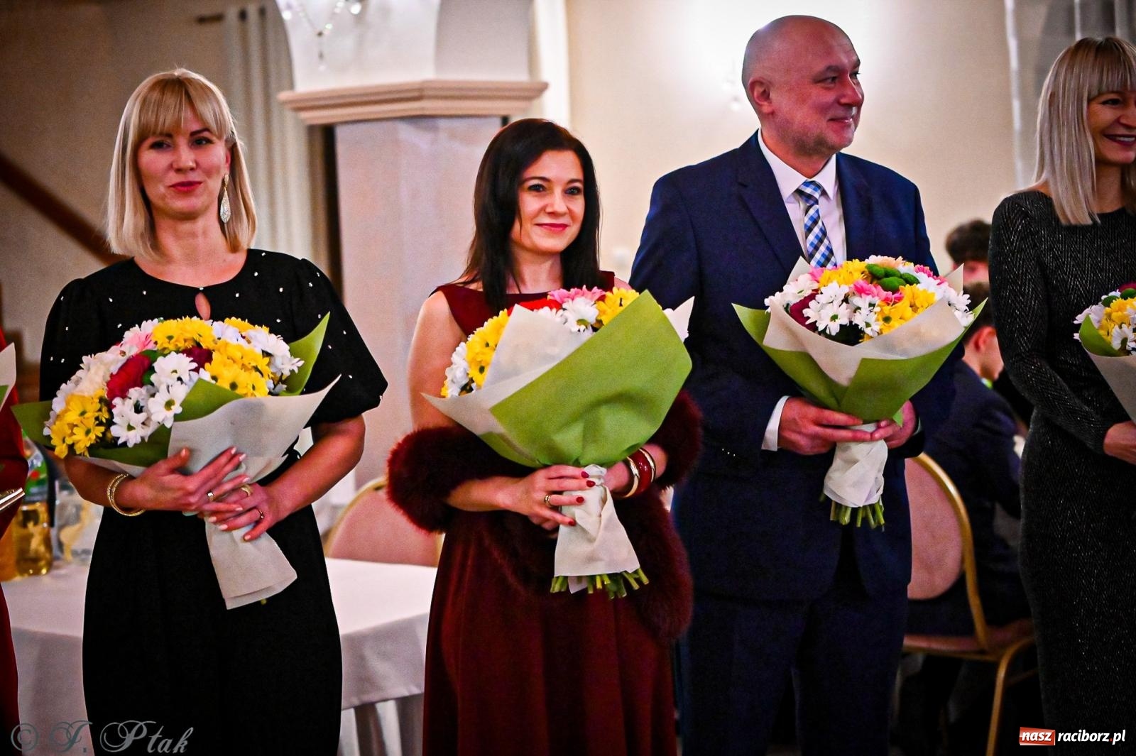 Zdjęcie w galerii na portalu naszraciborz.pl: Poloneza czas zacząć! Studniówka ZSOMS w Raciborzu [FOTO i WIDEO] wiadomości z regionu