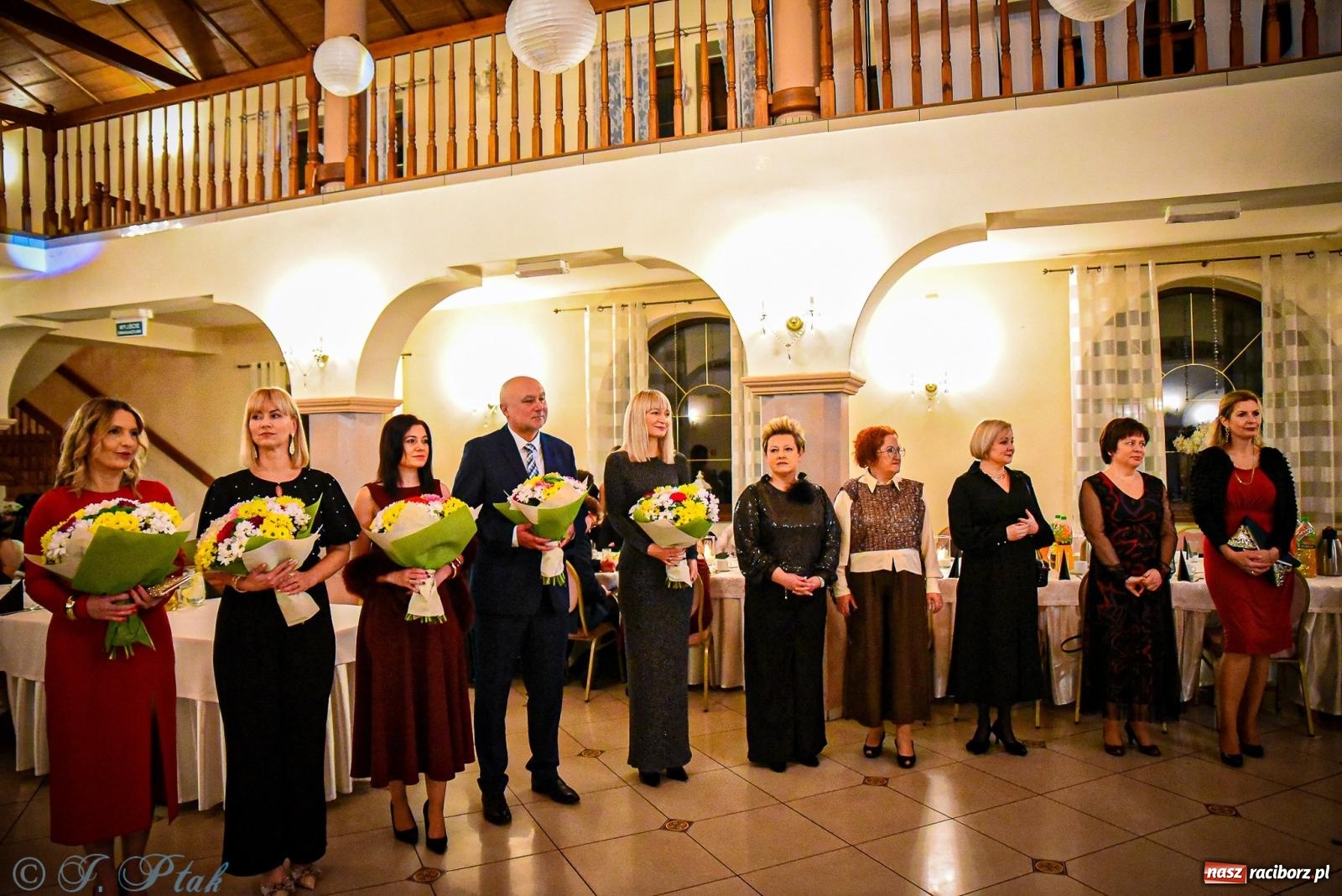 Zdjęcie w galerii na portalu naszraciborz.pl: Poloneza czas zacząć! Studniówka ZSOMS w Raciborzu [FOTO i WIDEO] wiadomości z regionu