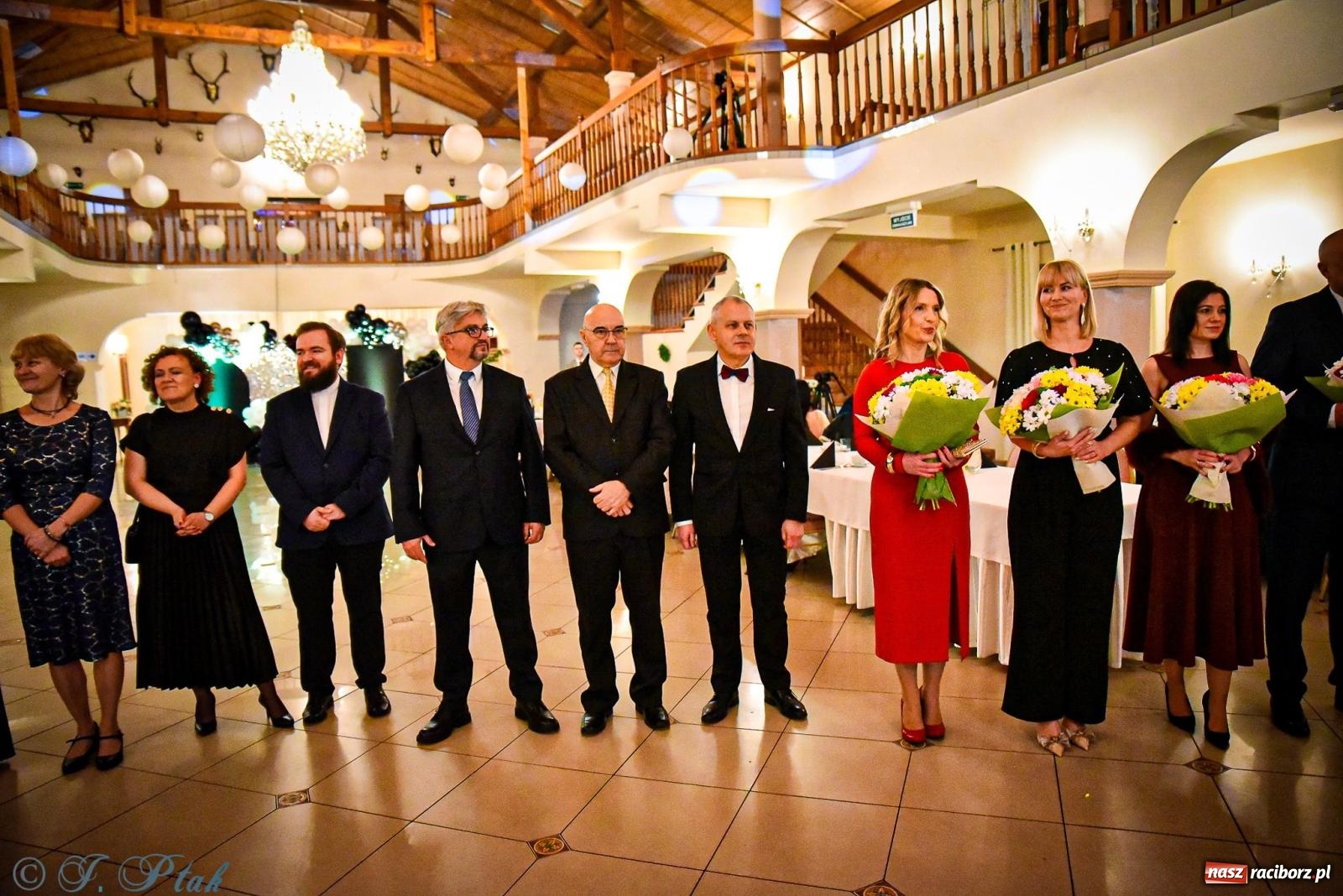 Zdjęcie w galerii na portalu naszraciborz.pl: Poloneza czas zacząć! Studniówka ZSOMS w Raciborzu [FOTO i WIDEO] wiadomości z regionu