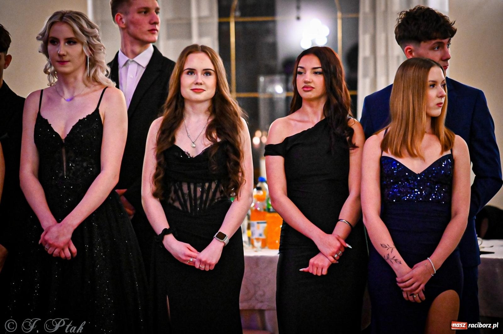 Zdjęcie w galerii na portalu naszraciborz.pl: Poloneza czas zacząć! Studniówka ZSOMS w Raciborzu [FOTO i WIDEO] wiadomości z regionu