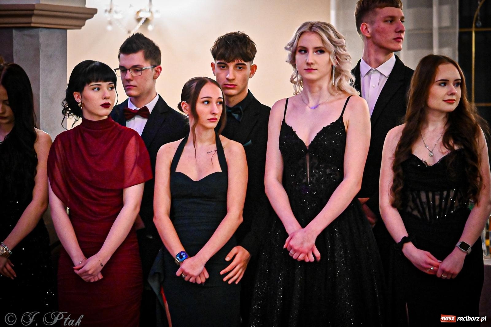 Zdjęcie w galerii na portalu naszraciborz.pl: Poloneza czas zacząć! Studniówka ZSOMS w Raciborzu [FOTO i WIDEO] wiadomości z regionu