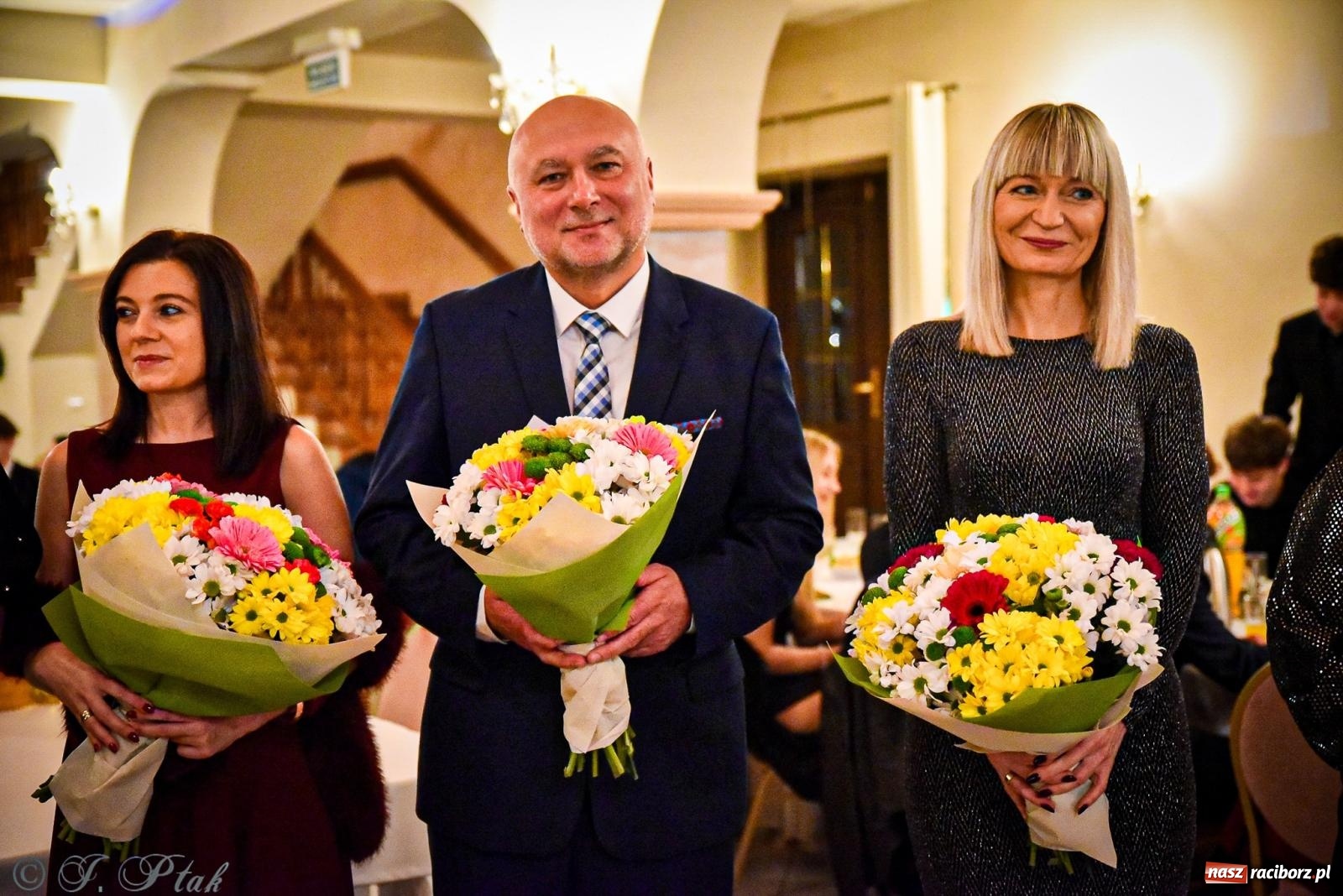 Zdjęcie w galerii na portalu naszraciborz.pl: Poloneza czas zacząć! Studniówka ZSOMS w Raciborzu [FOTO i WIDEO] wiadomości z regionu