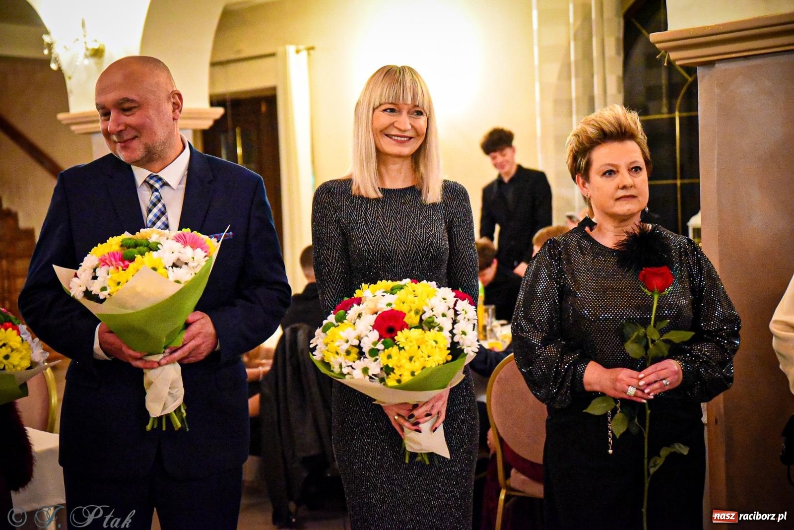 Zdjęcie w galerii na portalu naszraciborz.pl: Poloneza czas zacząć! Studniówka ZSOMS w Raciborzu [FOTO i WIDEO] wiadomości z regionu