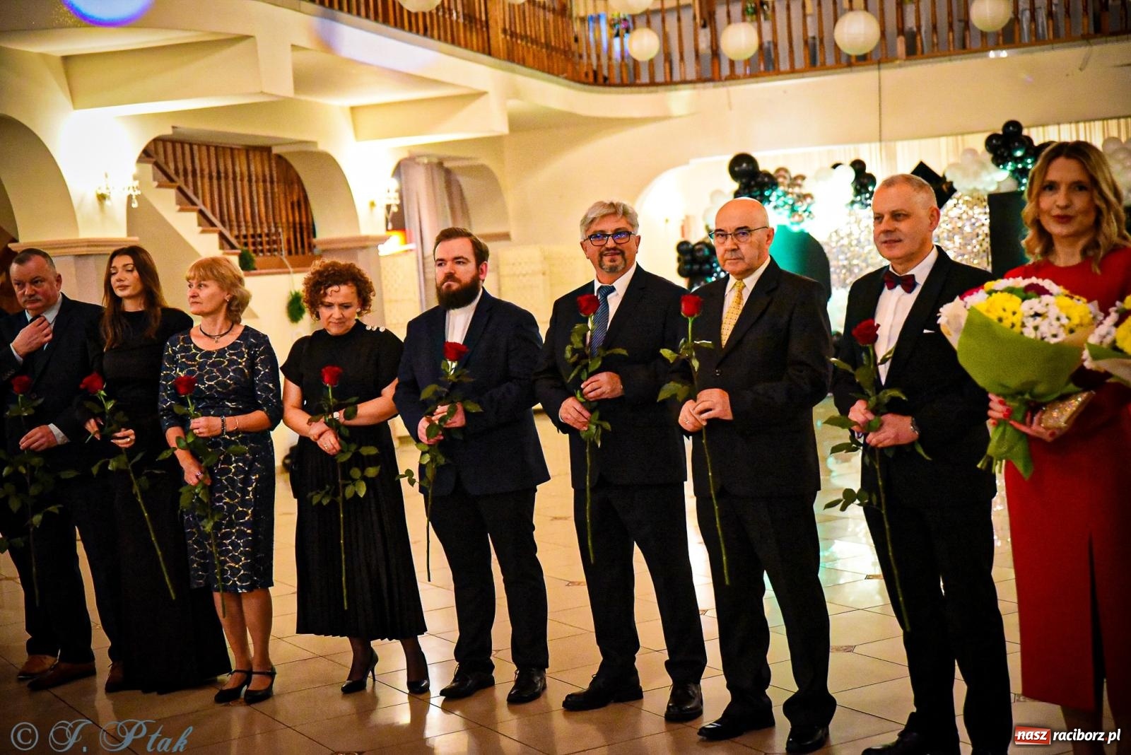 Zdjęcie w galerii na portalu naszraciborz.pl: Poloneza czas zacząć! Studniówka ZSOMS w Raciborzu [FOTO i WIDEO] wiadomości z regionu