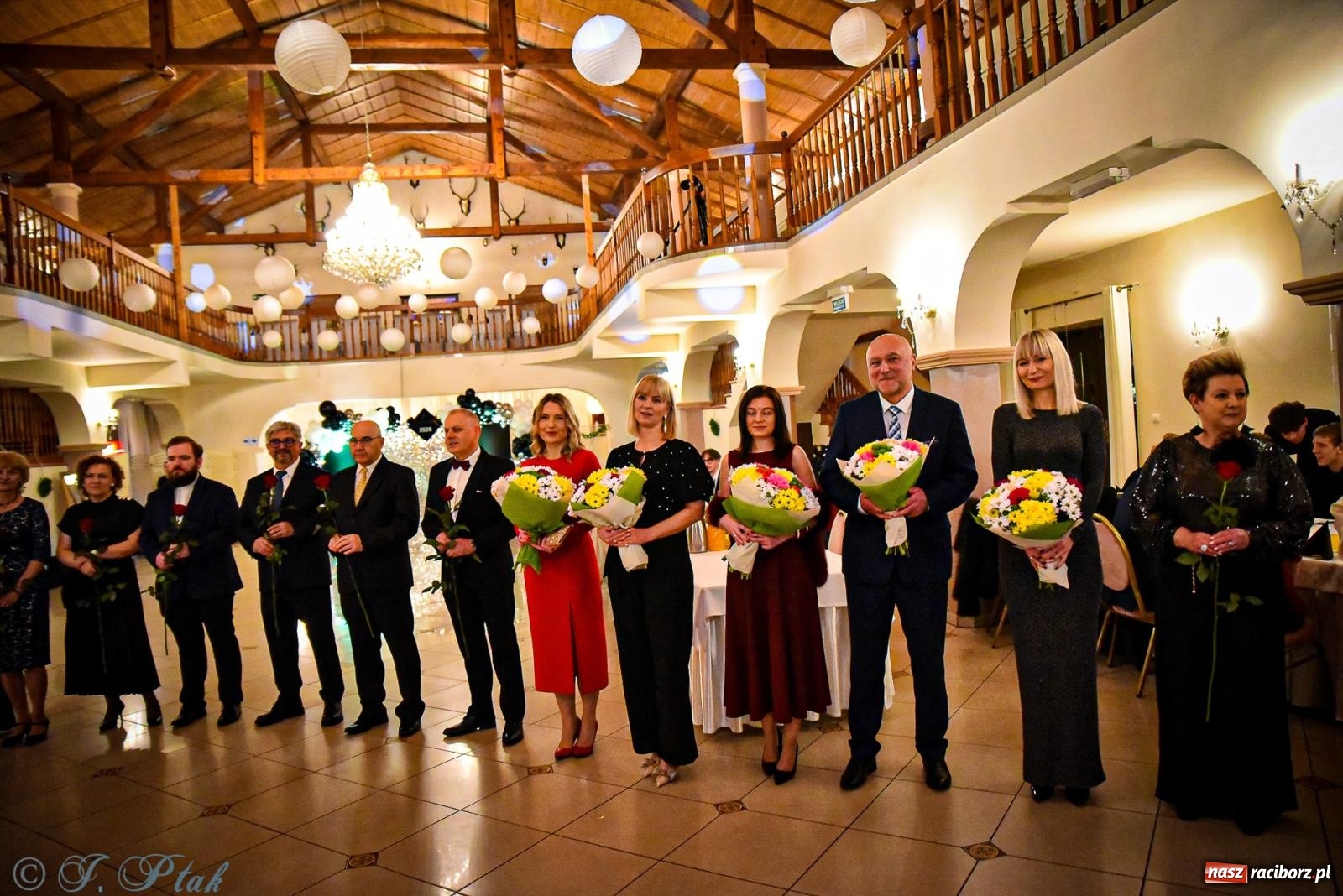 Zdjęcie w galerii na portalu naszraciborz.pl: Poloneza czas zacząć! Studniówka ZSOMS w Raciborzu [FOTO i WIDEO] wiadomości z regionu