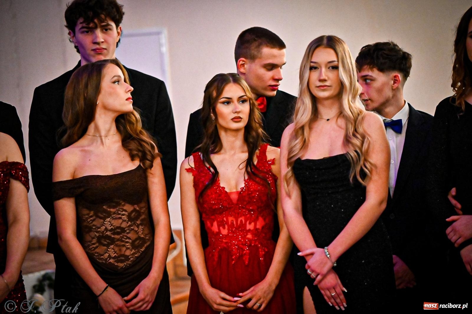 Zdjęcie w galerii na portalu naszraciborz.pl: Poloneza czas zacząć! Studniówka ZSOMS w Raciborzu [FOTO i WIDEO] wiadomości z regionu