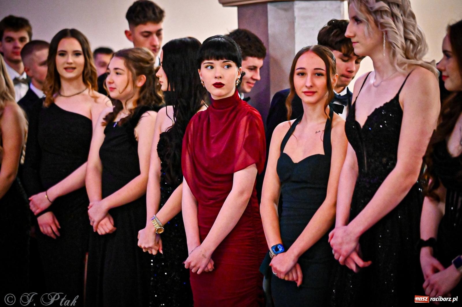 Zdjęcie w galerii na portalu naszraciborz.pl: Poloneza czas zacząć! Studniówka ZSOMS w Raciborzu [FOTO i WIDEO] wiadomości z regionu