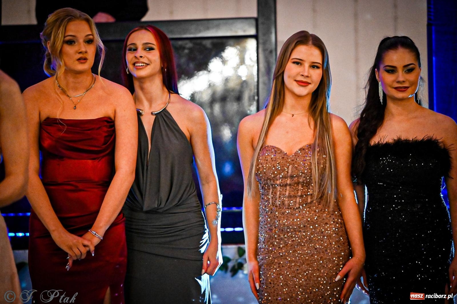 Zdjęcie w galerii na portalu naszraciborz.pl: Poloneza czas zacząć! Studniówka ZSOMS w Raciborzu [FOTO i WIDEO] wiadomości z regionu