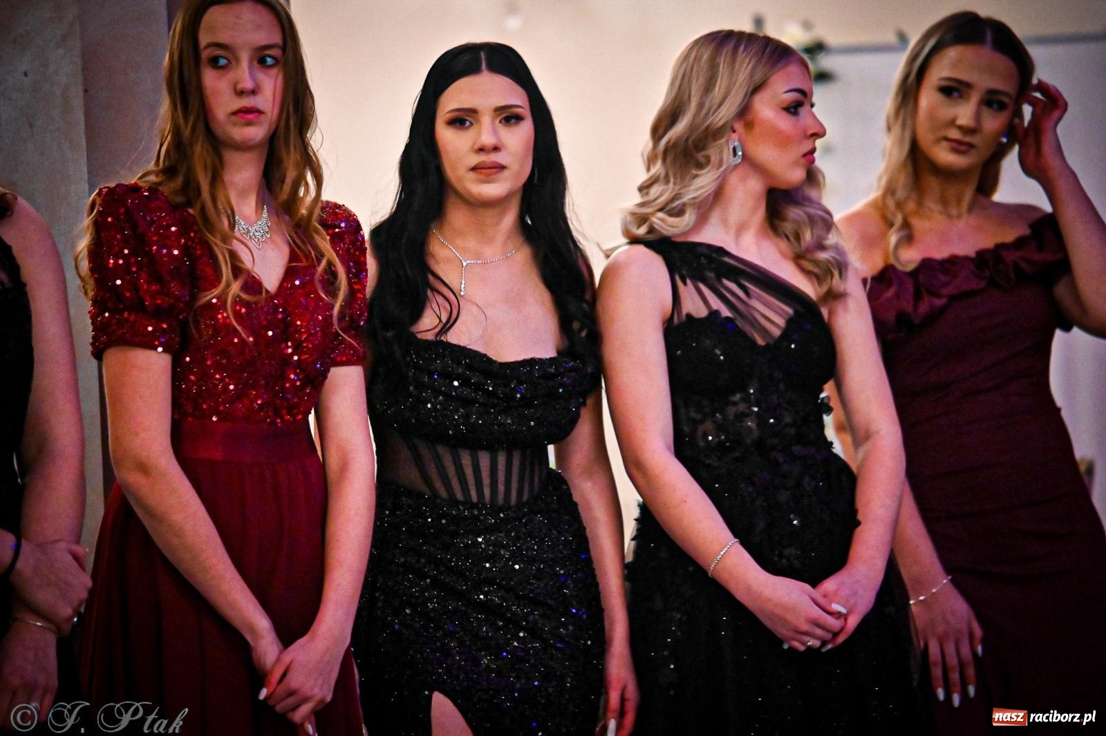 Zdjęcie w galerii na portalu naszraciborz.pl: Poloneza czas zacząć! Studniówka ZSOMS w Raciborzu [FOTO i WIDEO] wiadomości z regionu