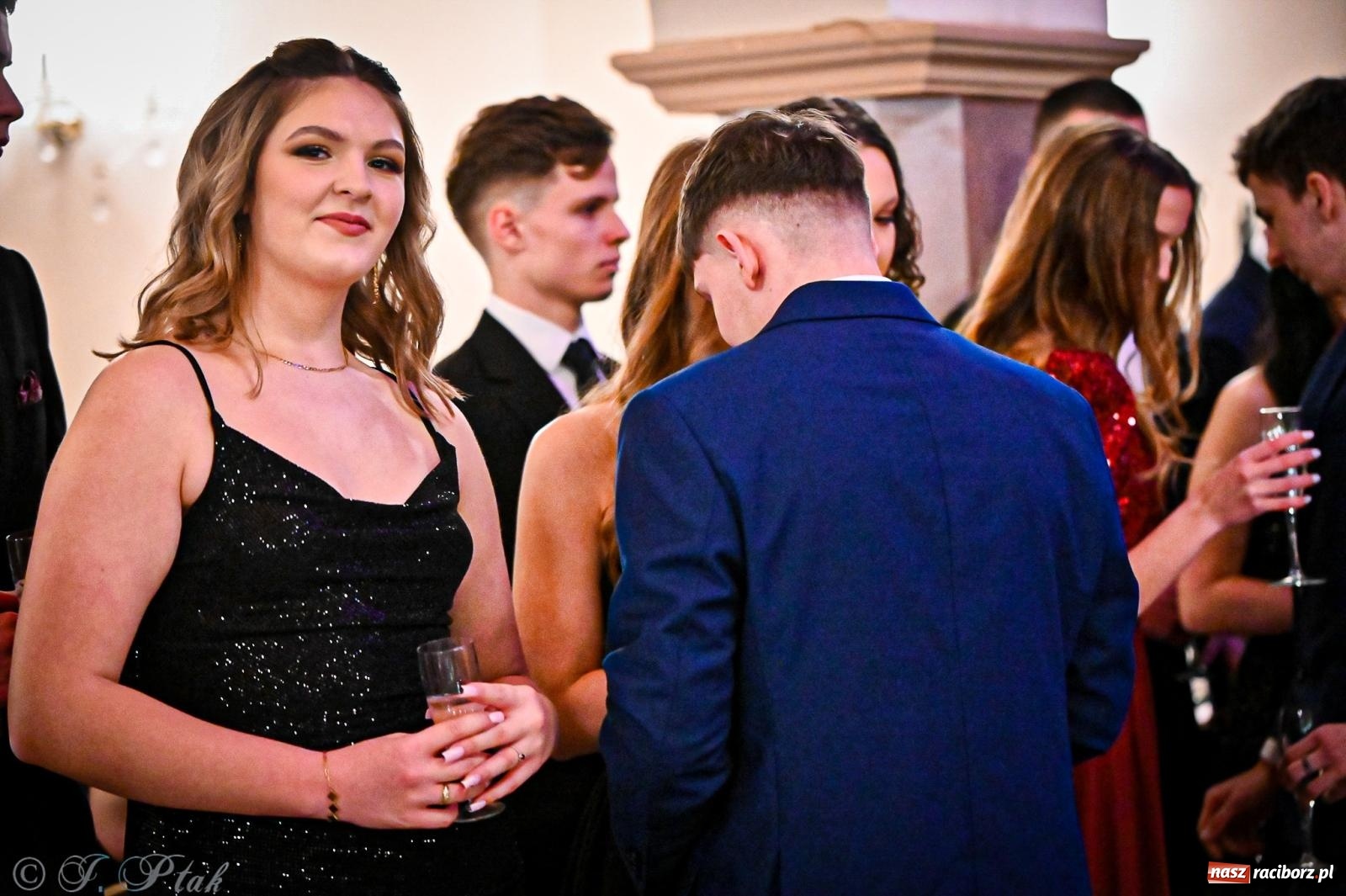 Zdjęcie w galerii na portalu naszraciborz.pl: Poloneza czas zacząć! Studniówka ZSOMS w Raciborzu [FOTO i WIDEO] wiadomości z regionu