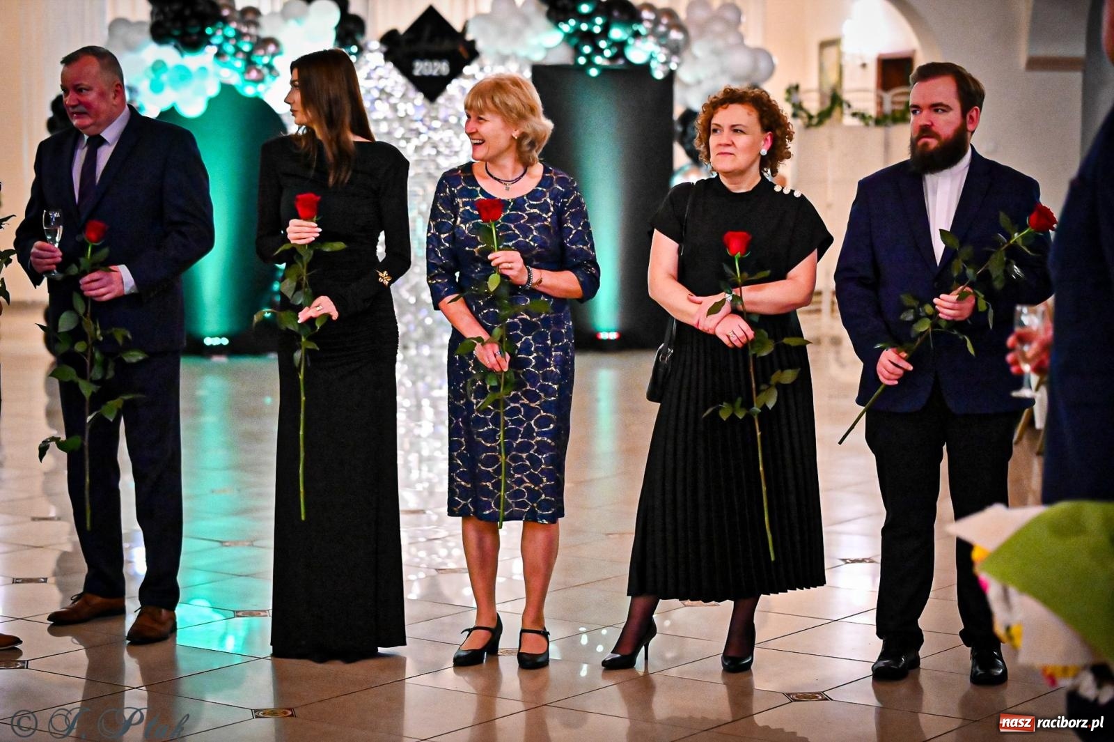 Zdjęcie w galerii na portalu naszraciborz.pl: Poloneza czas zacząć! Studniówka ZSOMS w Raciborzu [FOTO i WIDEO] wiadomości z regionu