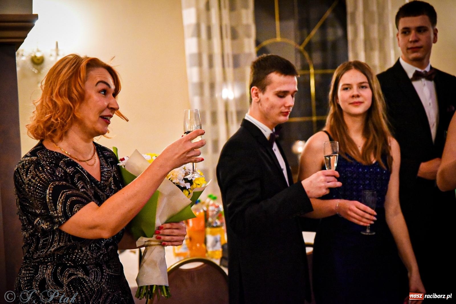 Zdjęcie w galerii na portalu naszraciborz.pl: Poloneza czas zacząć! Studniówka ZSOMS w Raciborzu [FOTO i WIDEO] wiadomości z regionu