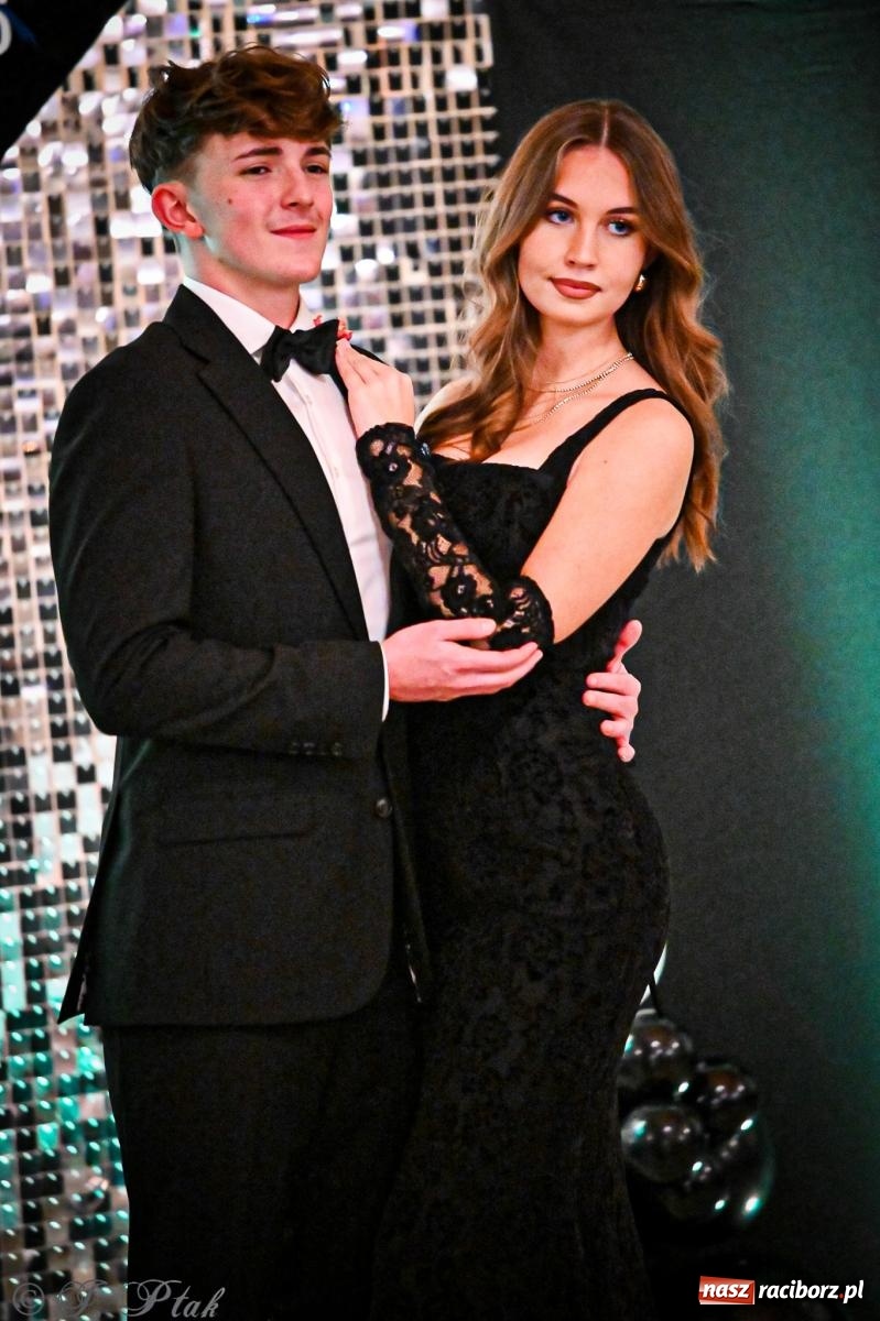 Zdjęcie w galerii na portalu naszraciborz.pl: Poloneza czas zacząć! Studniówka ZSOMS w Raciborzu [FOTO i WIDEO] wiadomości z regionu