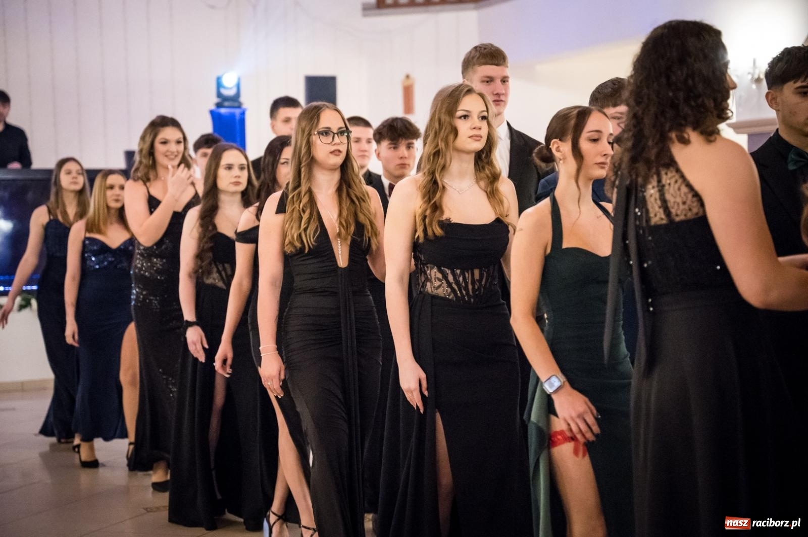 Zdjęcie w galerii na portalu naszraciborz.pl: Zdjęcia na bis. Sportowo-mundurowa studniówka ZSOMS [FOTO i WIDEO] wiadomości z regionu