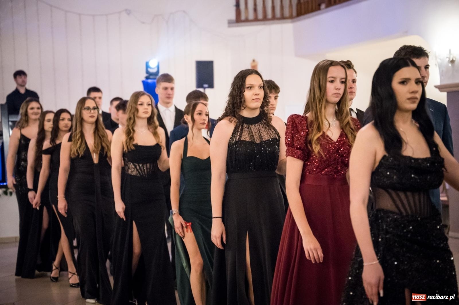 Zdjęcie w galerii na portalu naszraciborz.pl: Zdjęcia na bis. Sportowo-mundurowa studniówka ZSOMS [FOTO i WIDEO] wiadomości z regionu