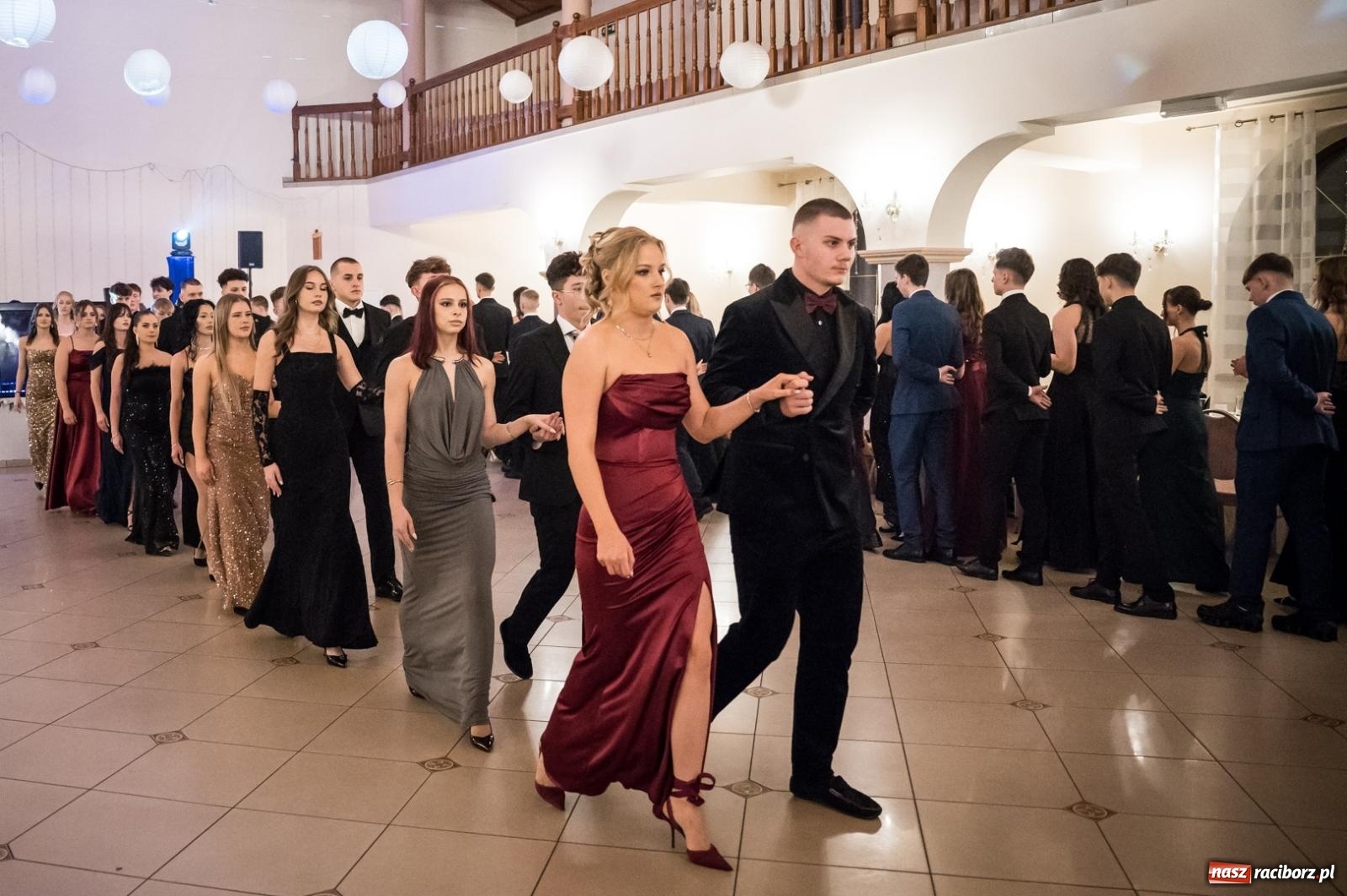 Zdjęcie w galerii na portalu naszraciborz.pl: Zdjęcia na bis. Sportowo-mundurowa studniówka ZSOMS [FOTO i WIDEO] wiadomości z regionu