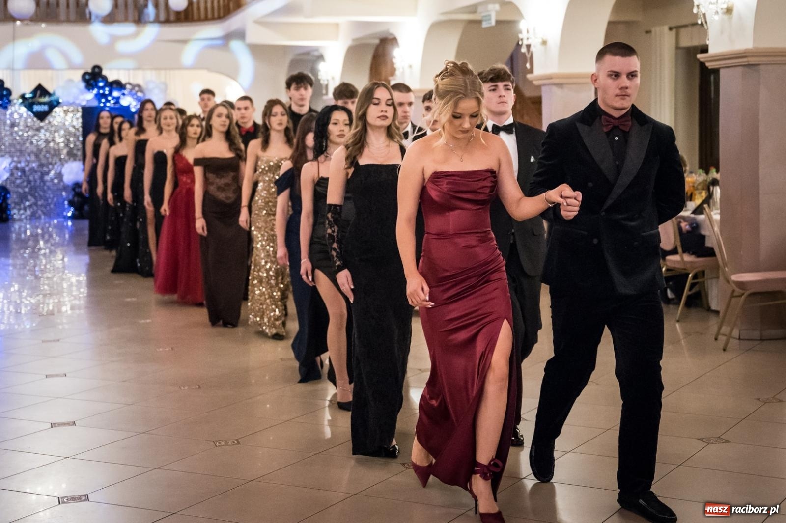 Zdjęcie w galerii na portalu naszraciborz.pl: Zdjęcia na bis. Sportowo-mundurowa studniówka ZSOMS [FOTO i WIDEO] wiadomości z regionu