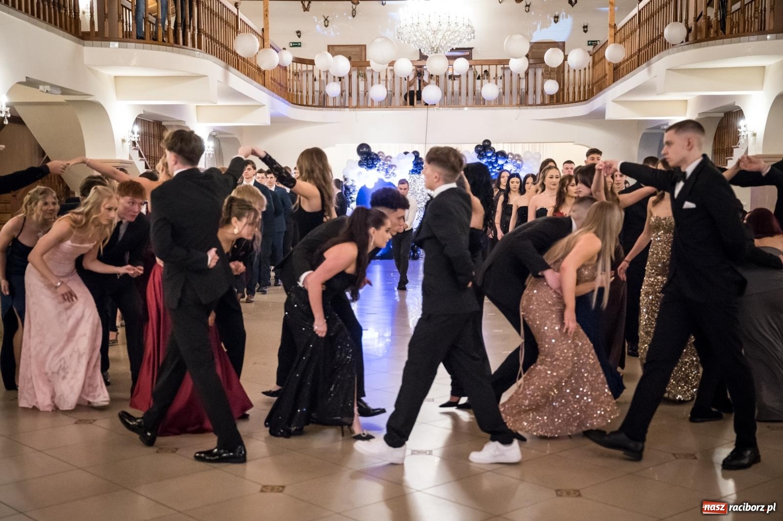 Zdjęcie w galerii na portalu naszraciborz.pl: Zdjęcia na bis. Sportowo-mundurowa studniówka ZSOMS [FOTO i WIDEO] wiadomości z regionu