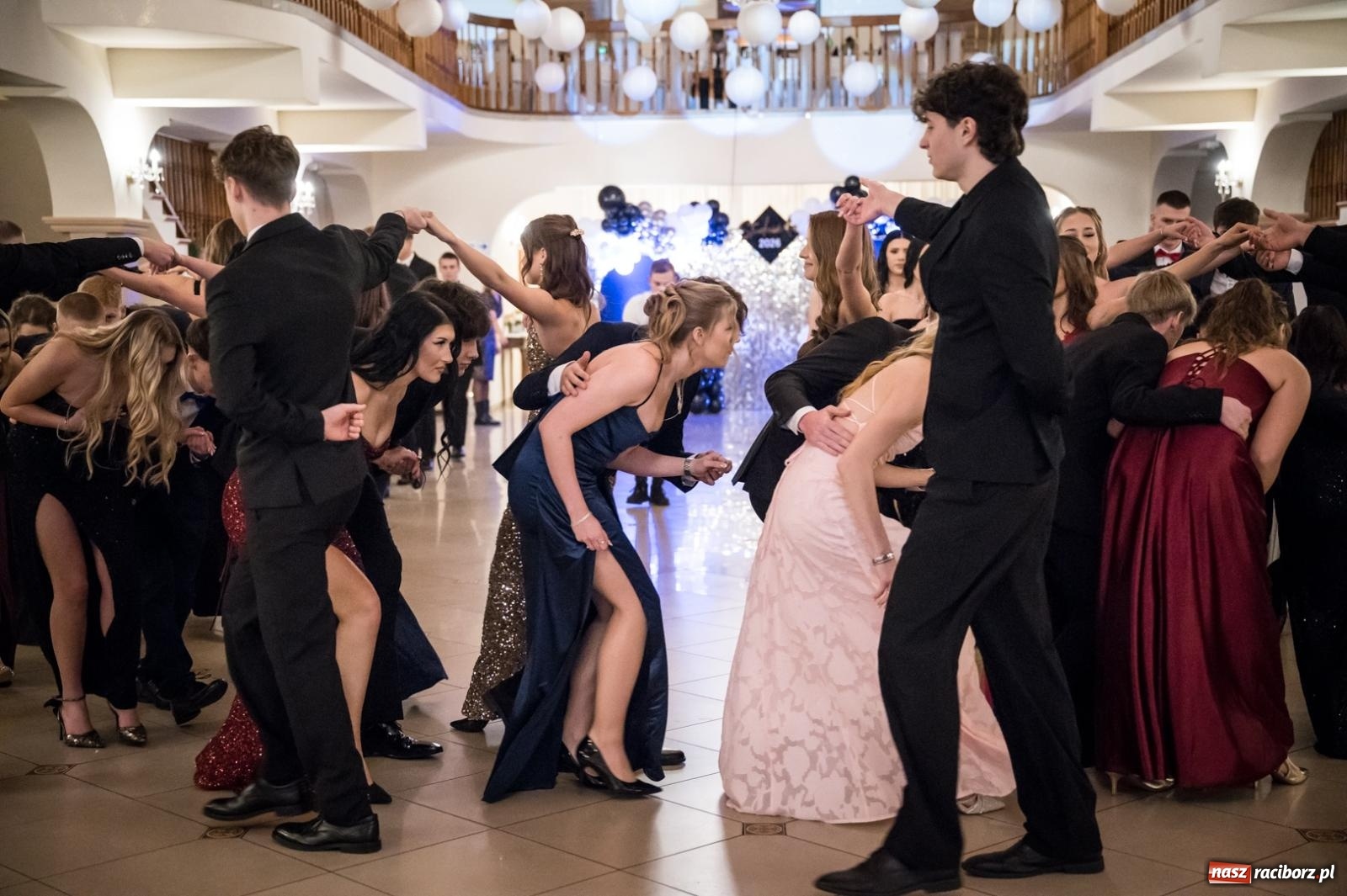 Zdjęcie w galerii na portalu naszraciborz.pl: Zdjęcia na bis. Sportowo-mundurowa studniówka ZSOMS [FOTO i WIDEO] wiadomości z regionu