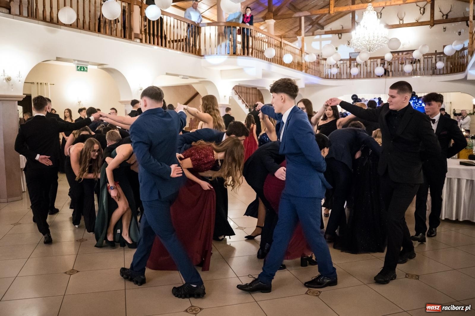 Zdjęcie w galerii na portalu naszraciborz.pl: Zdjęcia na bis. Sportowo-mundurowa studniówka ZSOMS [FOTO i WIDEO] wiadomości z regionu