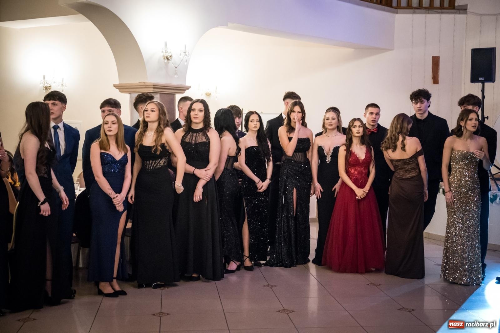 Zdjęcie w galerii na portalu naszraciborz.pl: Zdjęcia na bis. Sportowo-mundurowa studniówka ZSOMS [FOTO i WIDEO] wiadomości z regionu