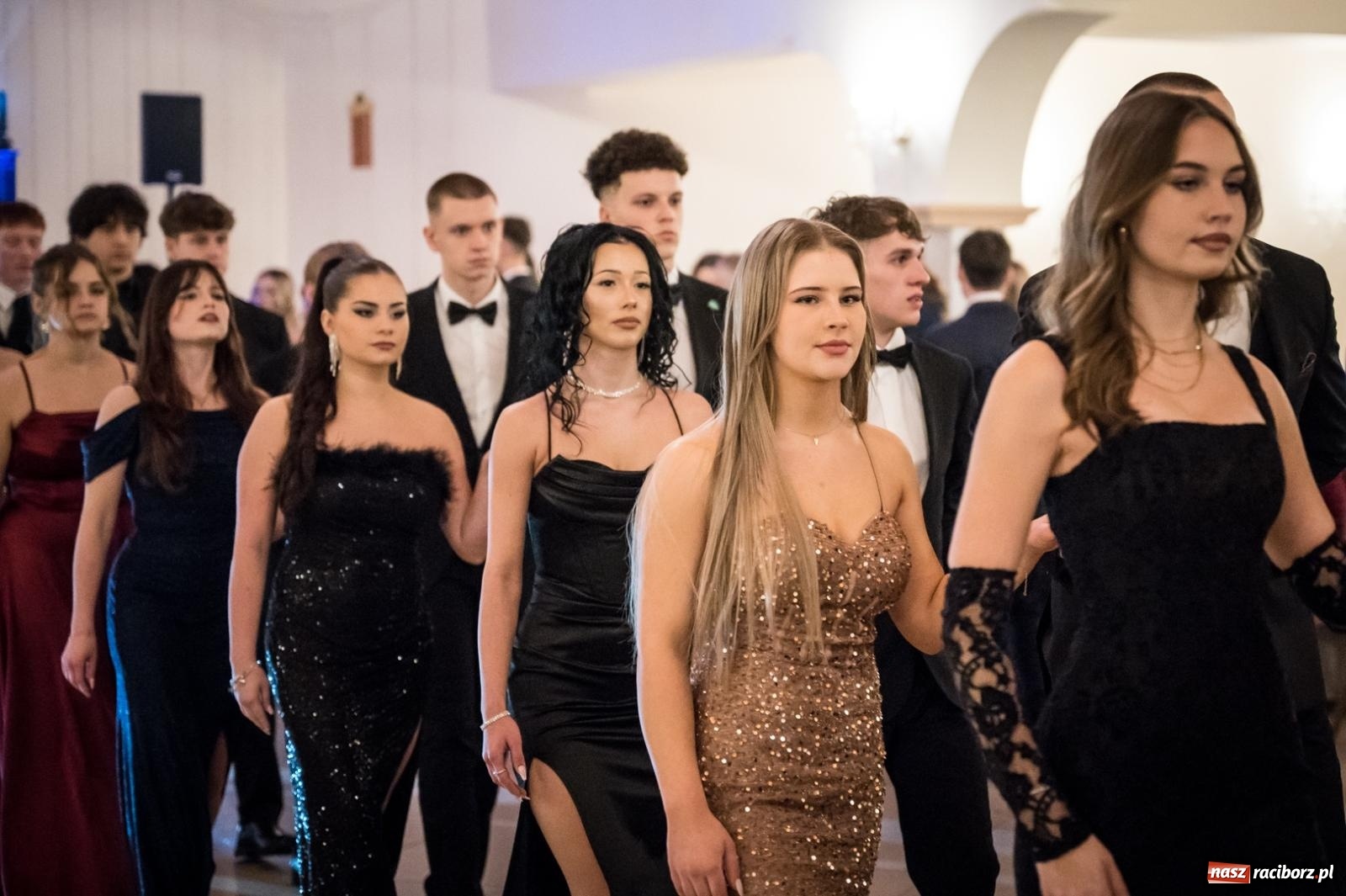 Zdjęcie w galerii na portalu naszraciborz.pl: Zdjęcia na bis. Sportowo-mundurowa studniówka ZSOMS [FOTO i WIDEO] wiadomości z regionu