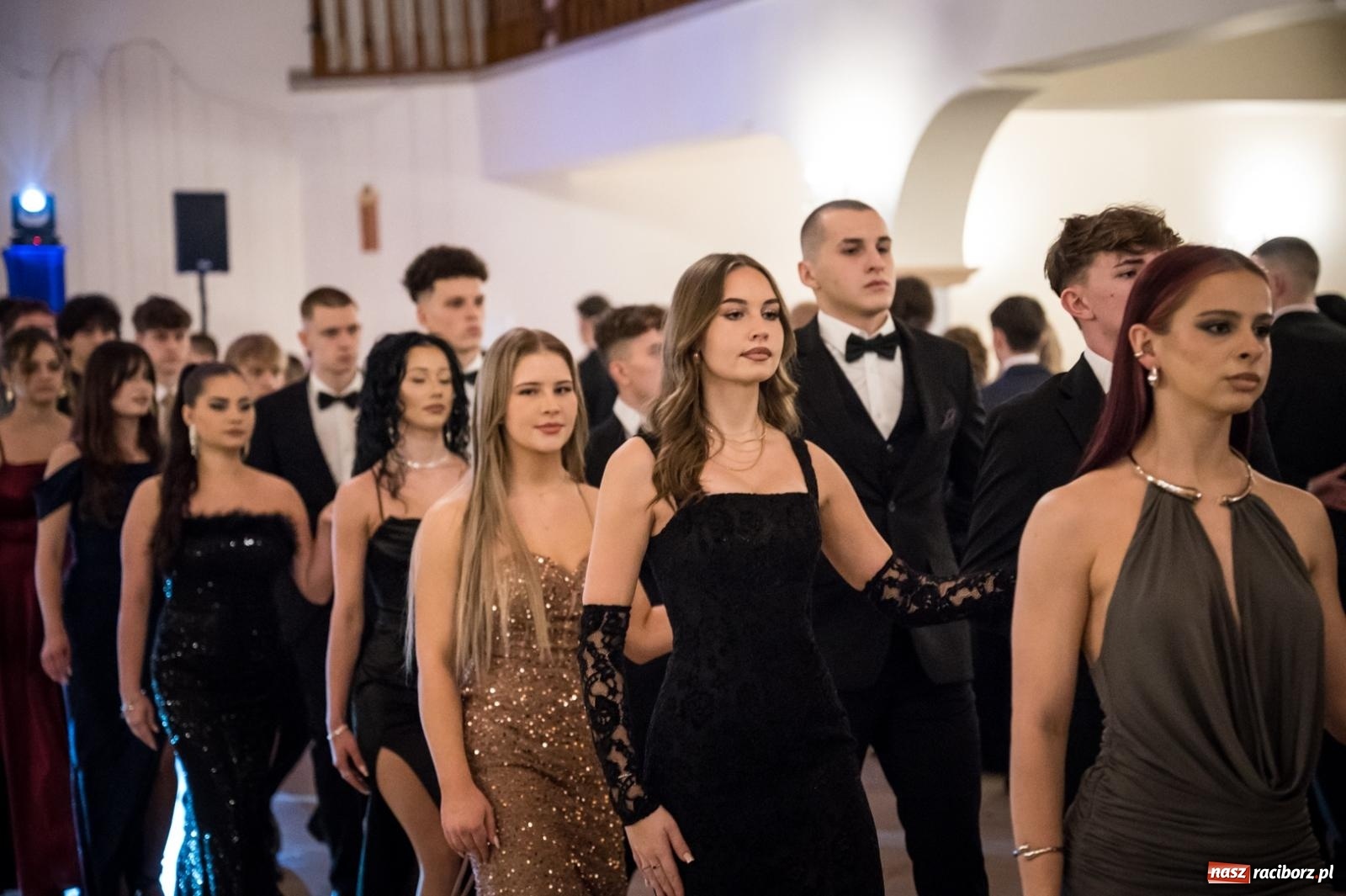 Zdjęcie w galerii na portalu naszraciborz.pl: Zdjęcia na bis. Sportowo-mundurowa studniówka ZSOMS [FOTO i WIDEO] wiadomości z regionu