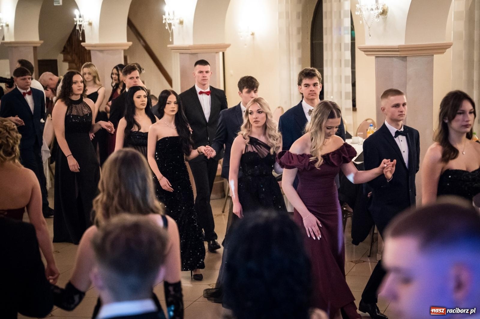 Zdjęcie w galerii na portalu naszraciborz.pl: Zdjęcia na bis. Sportowo-mundurowa studniówka ZSOMS [FOTO i WIDEO] wiadomości z regionu