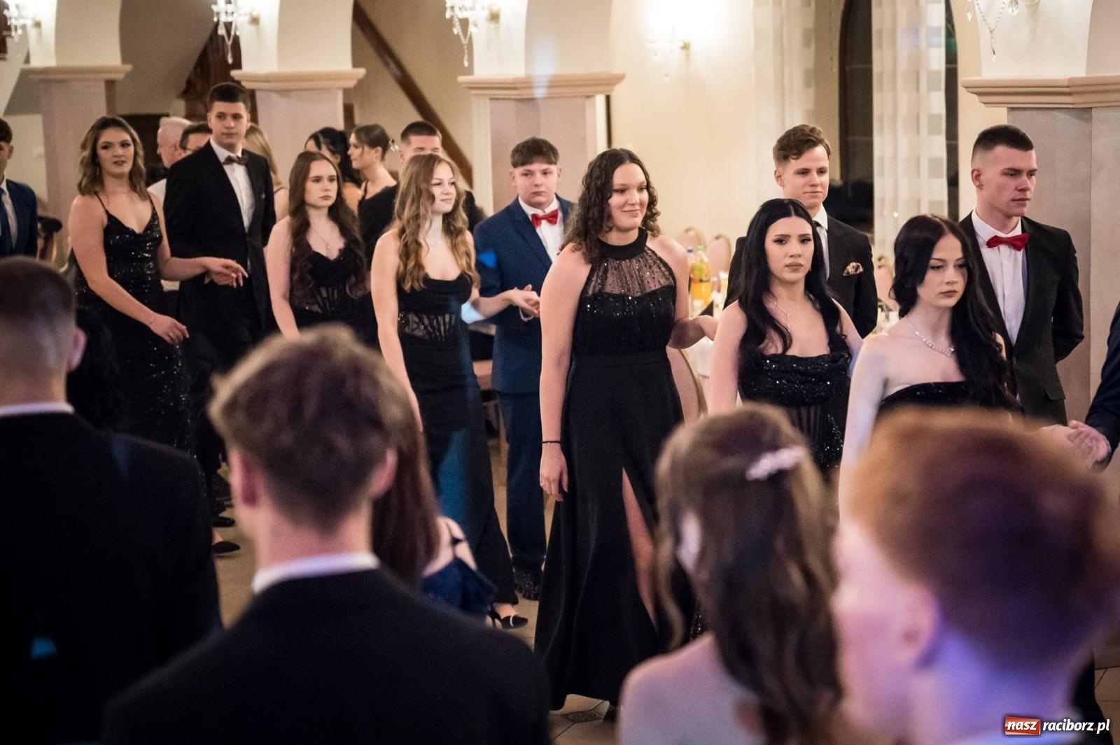 Zdjęcie w galerii na portalu naszraciborz.pl: Zdjęcia na bis. Sportowo-mundurowa studniówka ZSOMS [FOTO i WIDEO] wiadomości z regionu