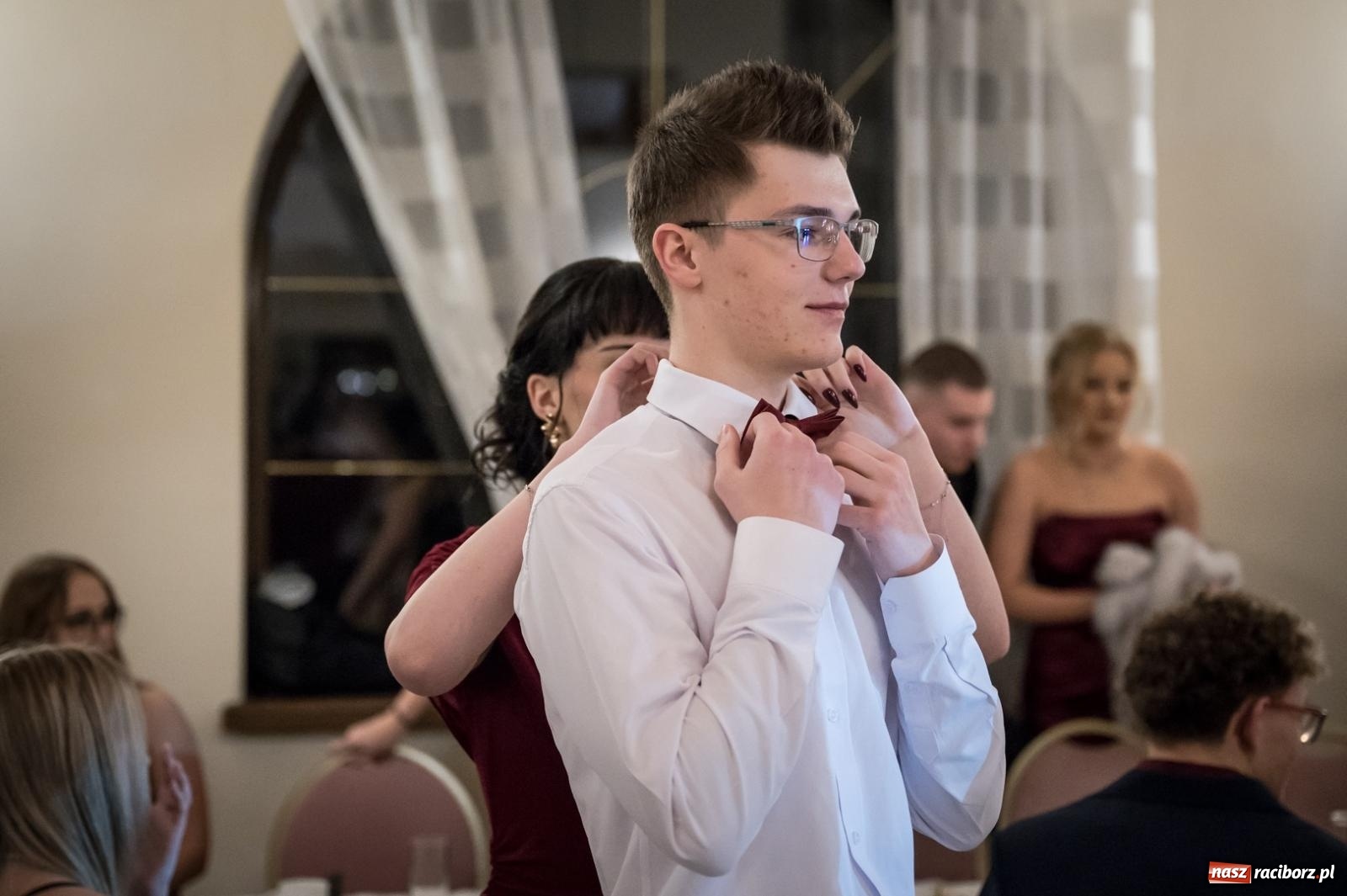 Zdjęcie w galerii na portalu naszraciborz.pl: Zdjęcia na bis. Sportowo-mundurowa studniówka ZSOMS [FOTO i WIDEO] wiadomości z regionu