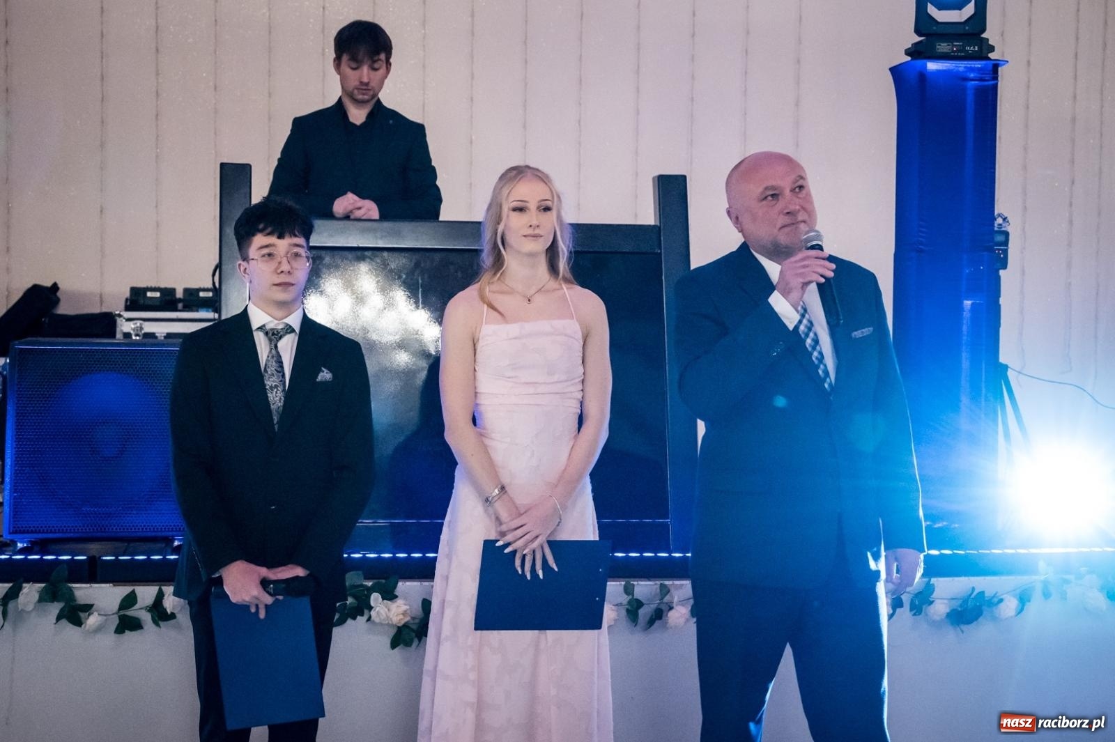 Zdjęcie w galerii na portalu naszraciborz.pl: Zdjęcia na bis. Sportowo-mundurowa studniówka ZSOMS [FOTO i WIDEO] wiadomości z regionu