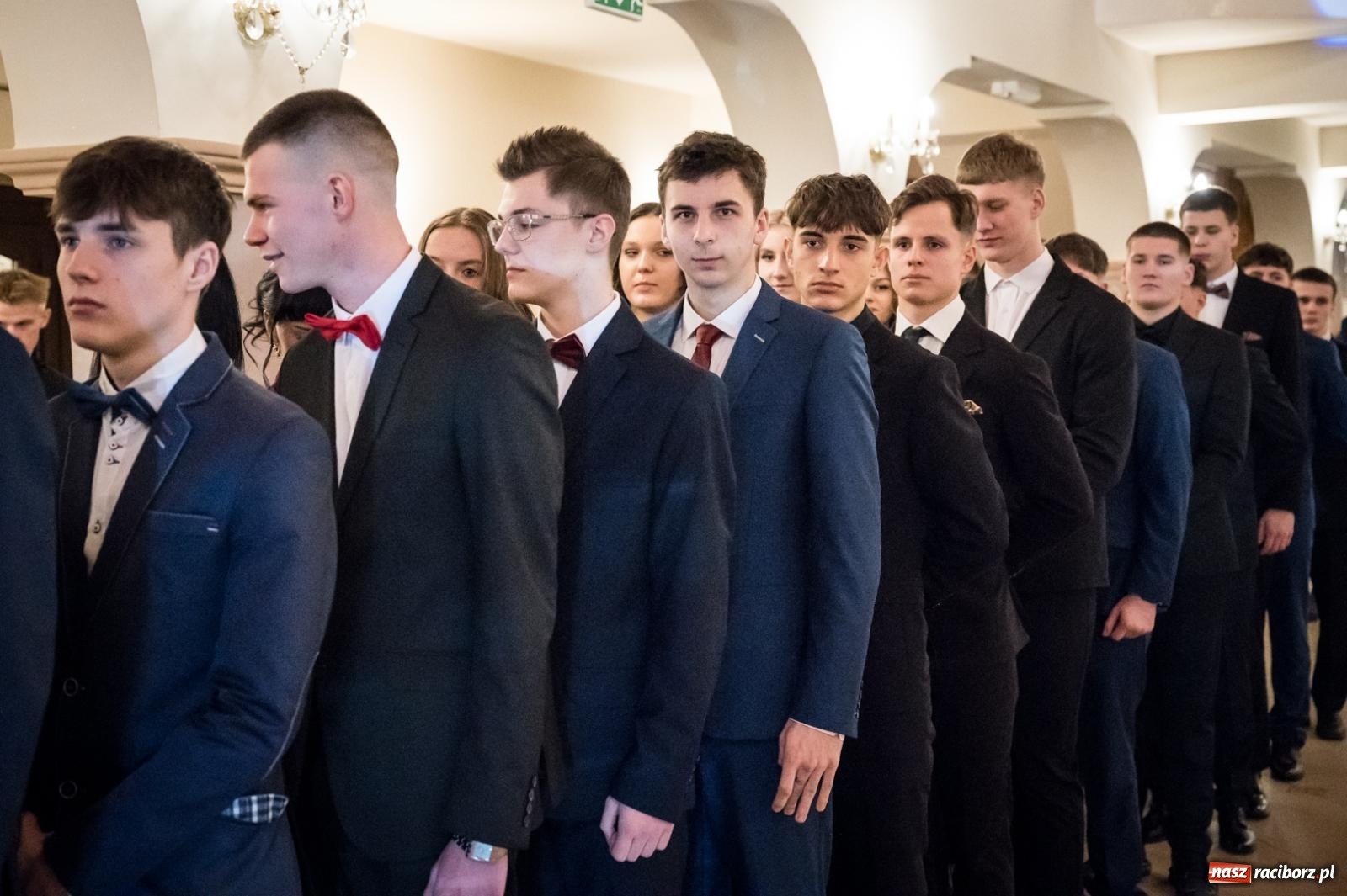 Zdjęcie w galerii na portalu naszraciborz.pl: Zdjęcia na bis. Sportowo-mundurowa studniówka ZSOMS [FOTO i WIDEO] wiadomości z regionu