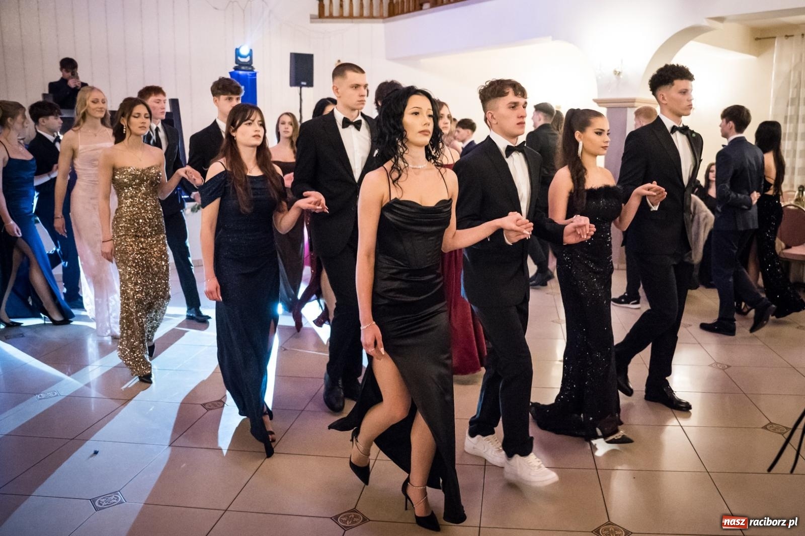 Zdjęcie w galerii na portalu naszraciborz.pl: Zdjęcia na bis. Sportowo-mundurowa studniówka ZSOMS [FOTO i WIDEO] wiadomości z regionu