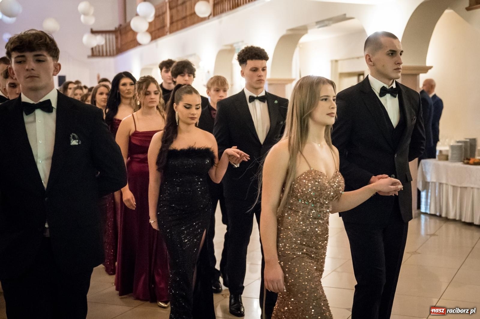 Zdjęcie w galerii na portalu naszraciborz.pl: Zdjęcia na bis. Sportowo-mundurowa studniówka ZSOMS [FOTO i WIDEO] wiadomości z regionu