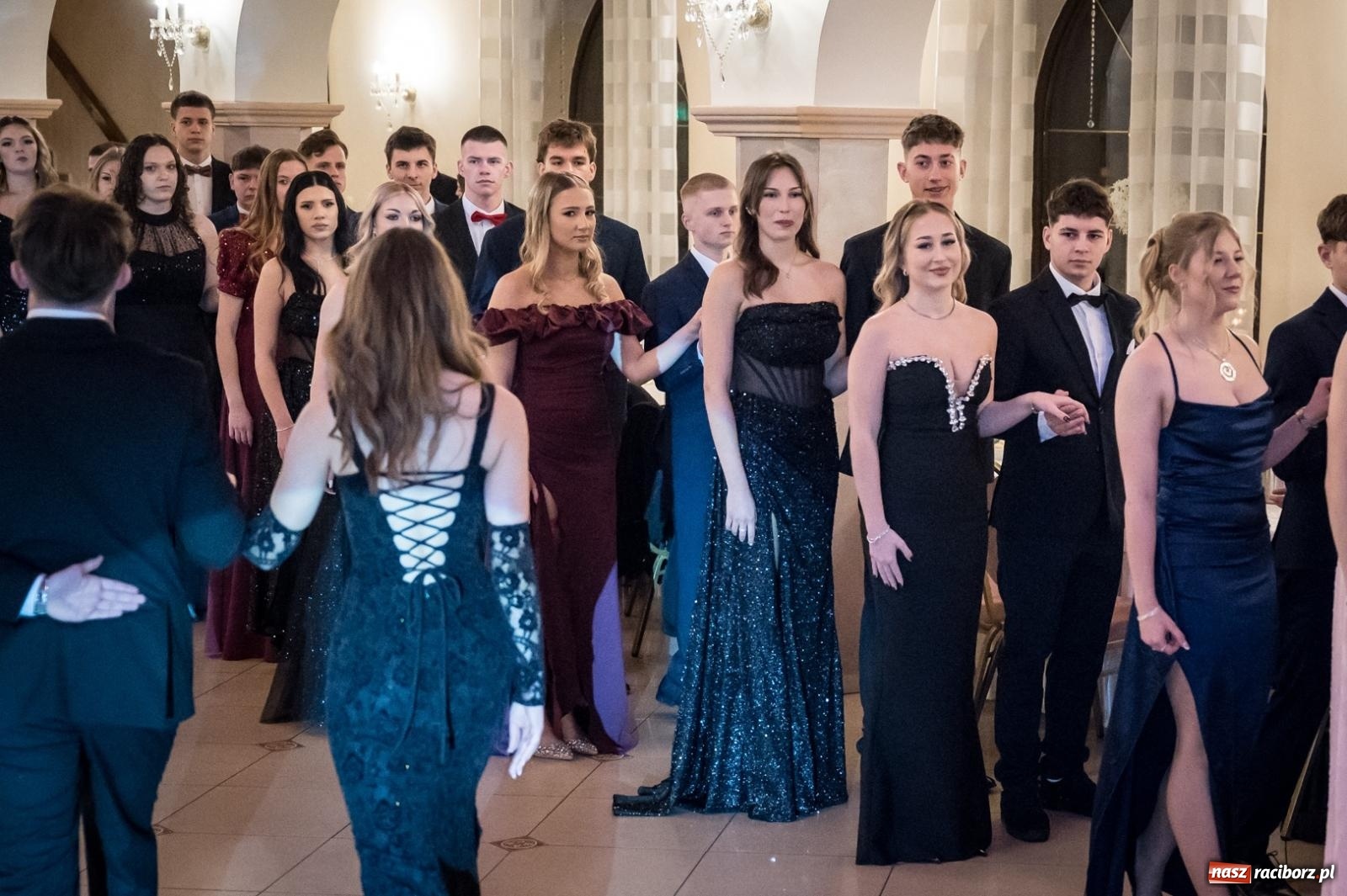 Zdjęcie w galerii na portalu naszraciborz.pl: Zdjęcia na bis. Sportowo-mundurowa studniówka ZSOMS [FOTO i WIDEO] wiadomości z regionu