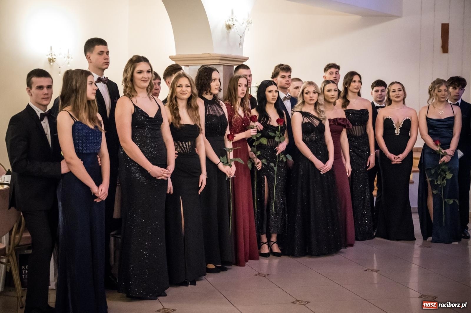 Zdjęcie w galerii na portalu naszraciborz.pl: Zdjęcia na bis. Sportowo-mundurowa studniówka ZSOMS [FOTO i WIDEO] wiadomości z regionu