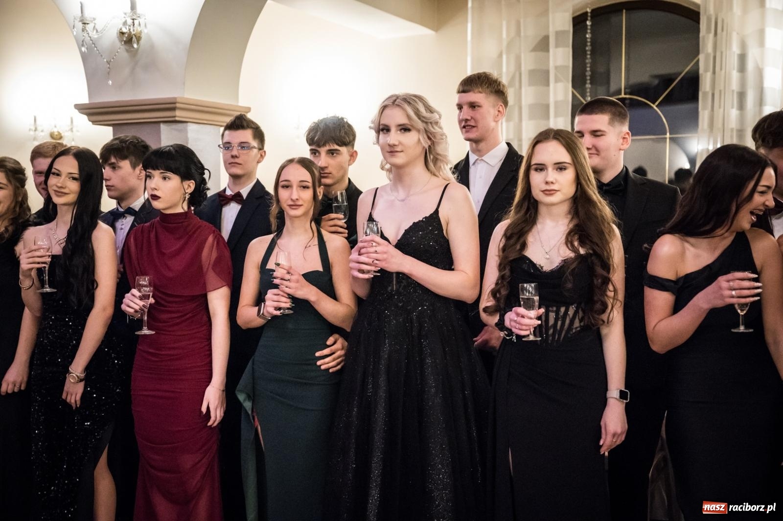 Zdjęcie w galerii na portalu naszraciborz.pl: Zdjęcia na bis. Sportowo-mundurowa studniówka ZSOMS [FOTO i WIDEO] wiadomości z regionu